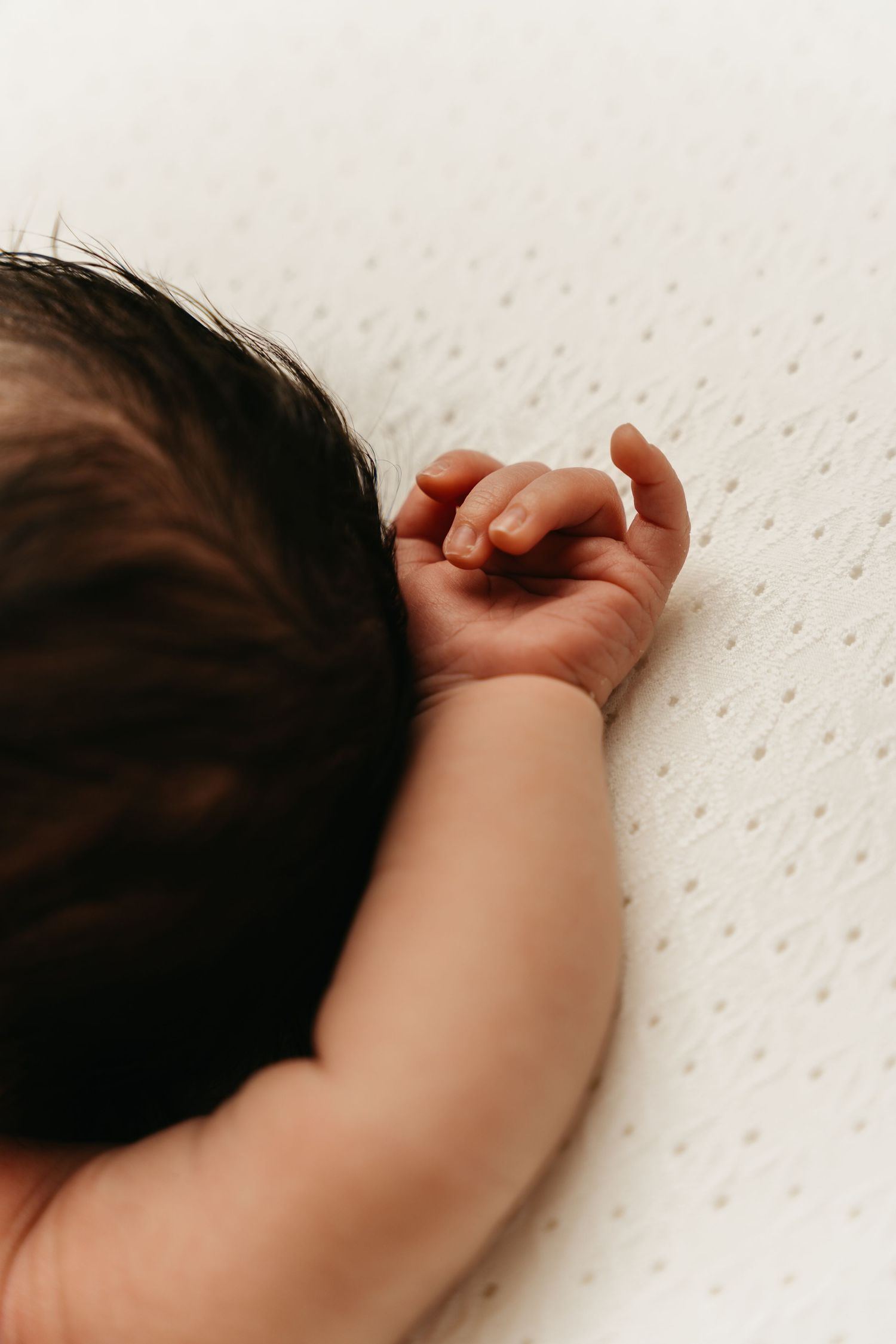 foto van kleine details baby tijdens newbornreportage in studio