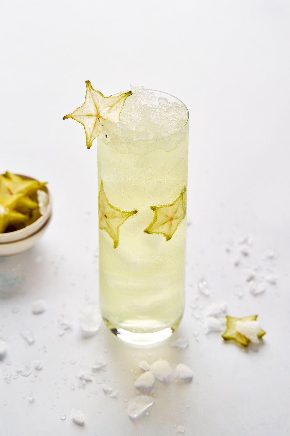 Starfruit spritz cocktail with crushed ice