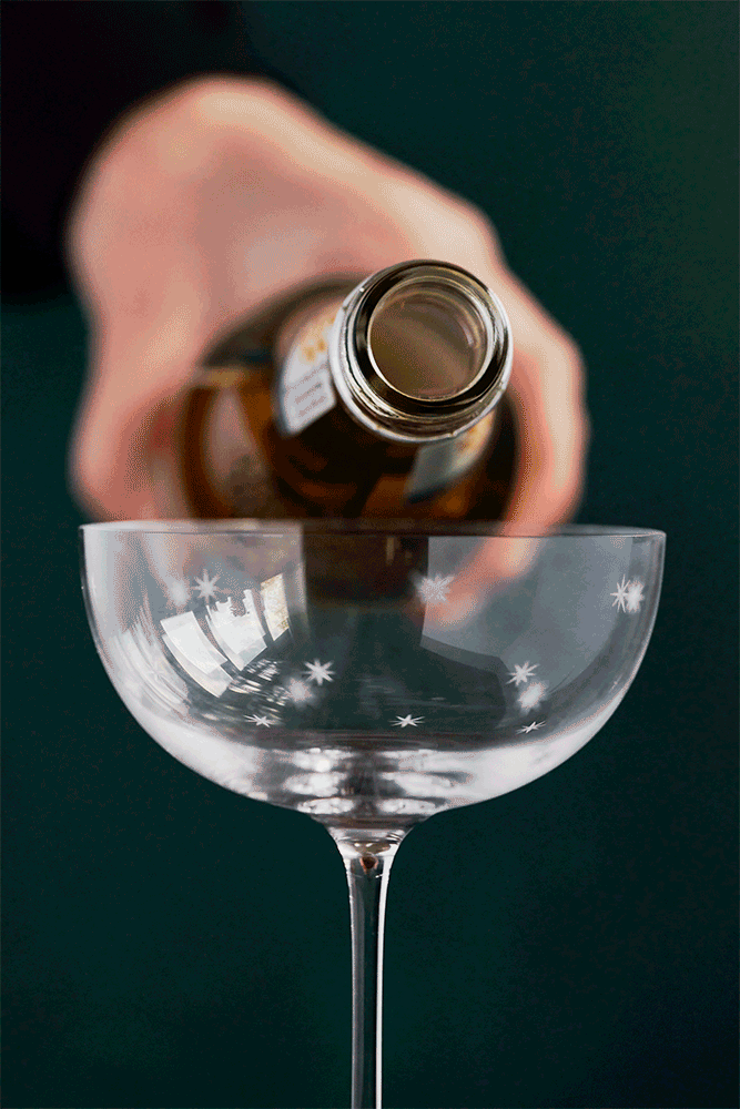 Pouring prosecco stop motion
