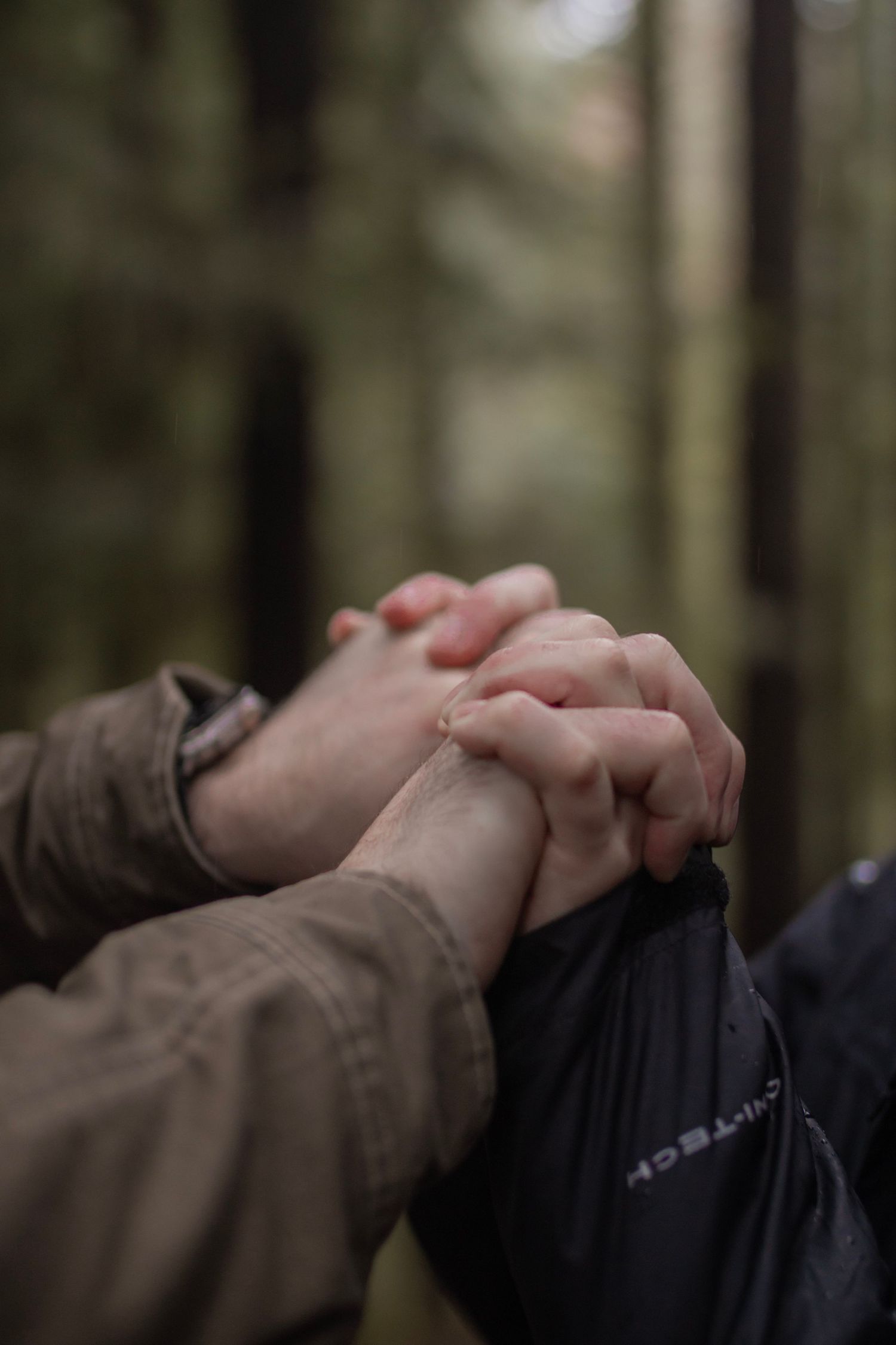 Moody couples portrait session in Pacific Northwest forest