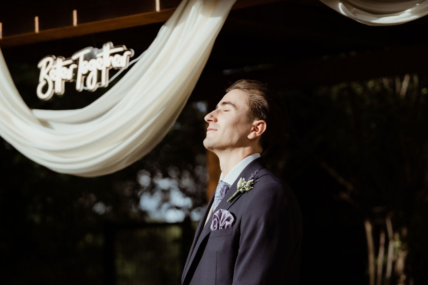 Retrato de novio durante ceremonia – fotógrafo de bodas Madrid