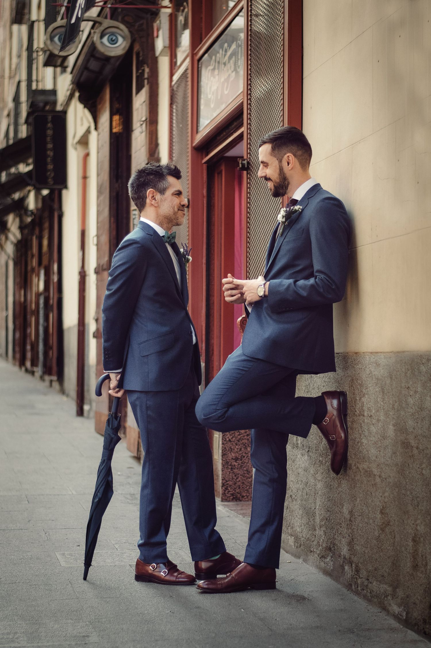 Sesión urbana de pareja elegante – fotógrafo de bodas Madrid