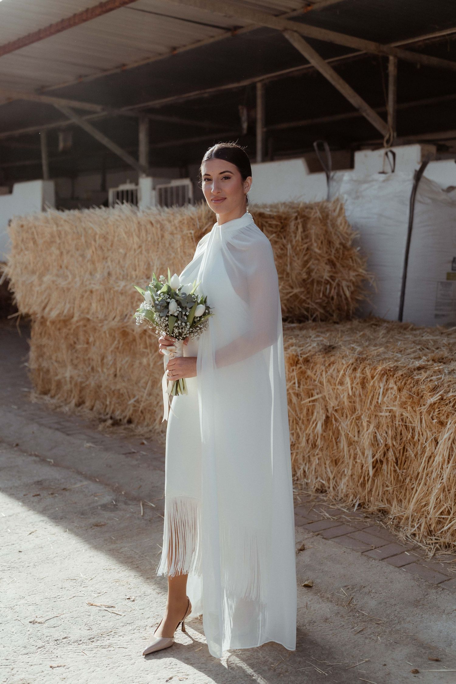 Retrato de novia con ramo en exteriores – fotógrafo de bodas Madrid