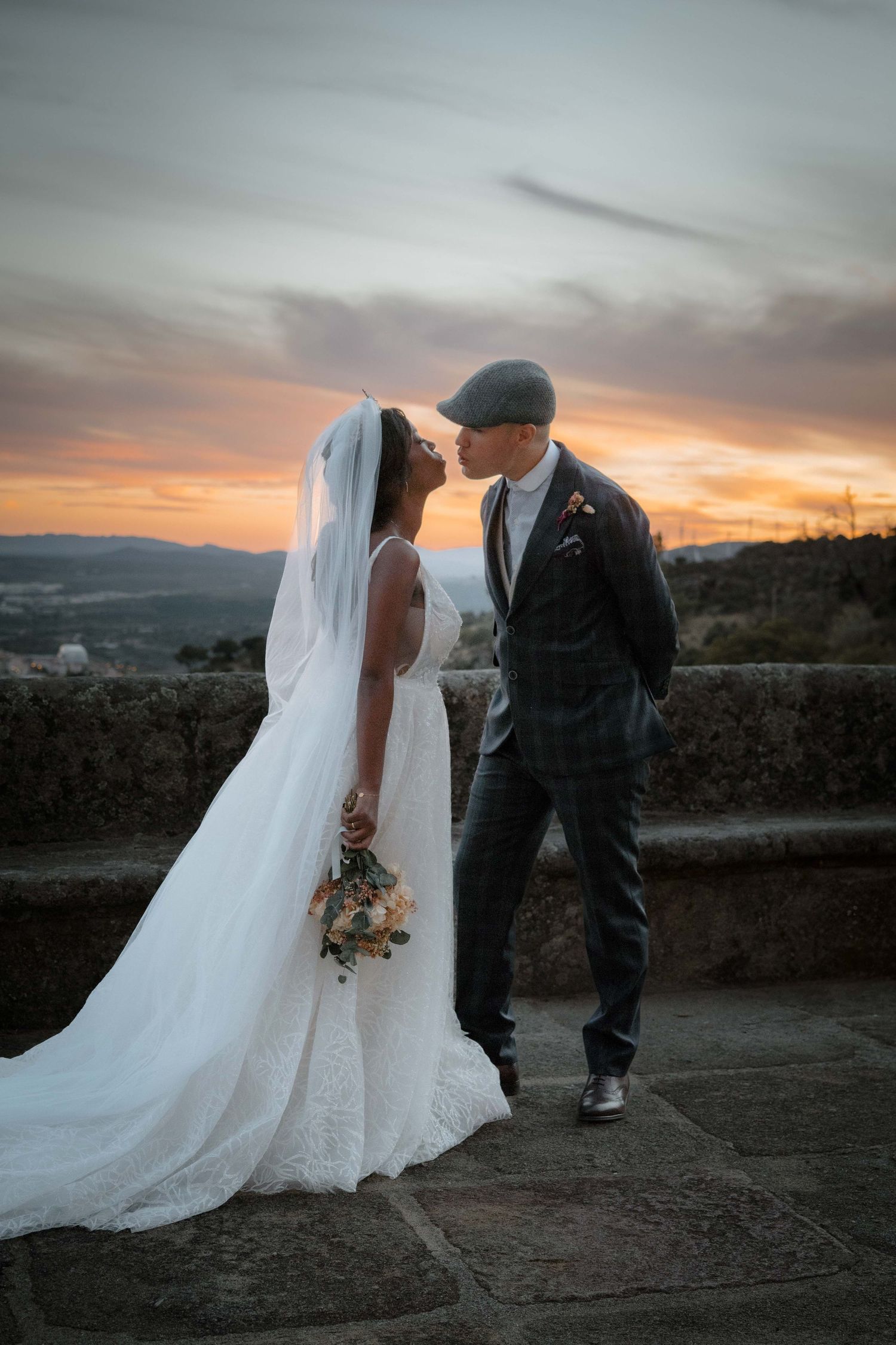 Sesión de pareja al atardecer en mirador – fotógrafo de bodas Madrid