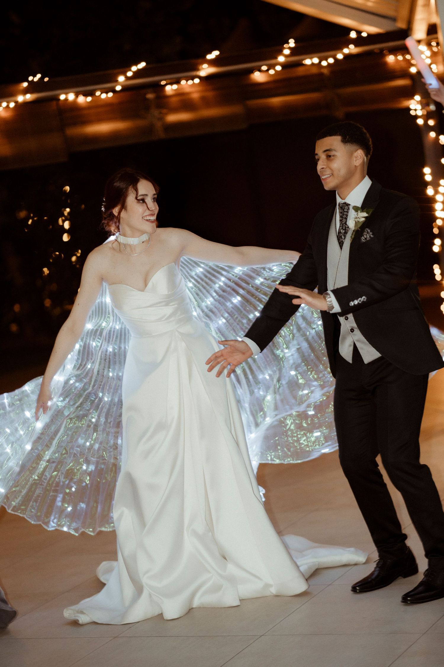 pareja de novios durante la fiesta.