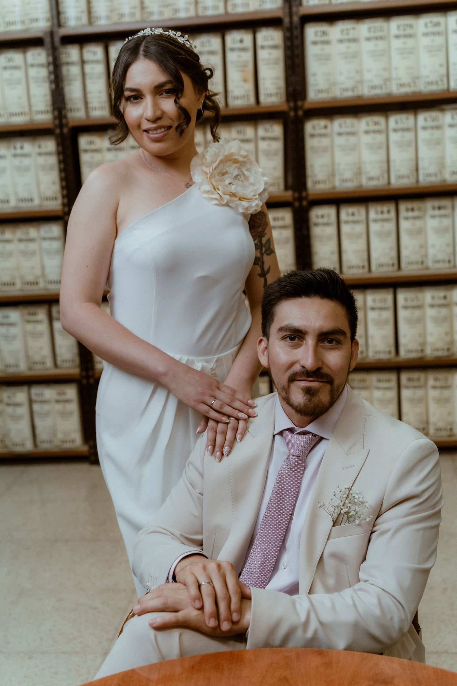 Retrato editorial de pareja en boda civil – fotógrafo de bodas Madrid
