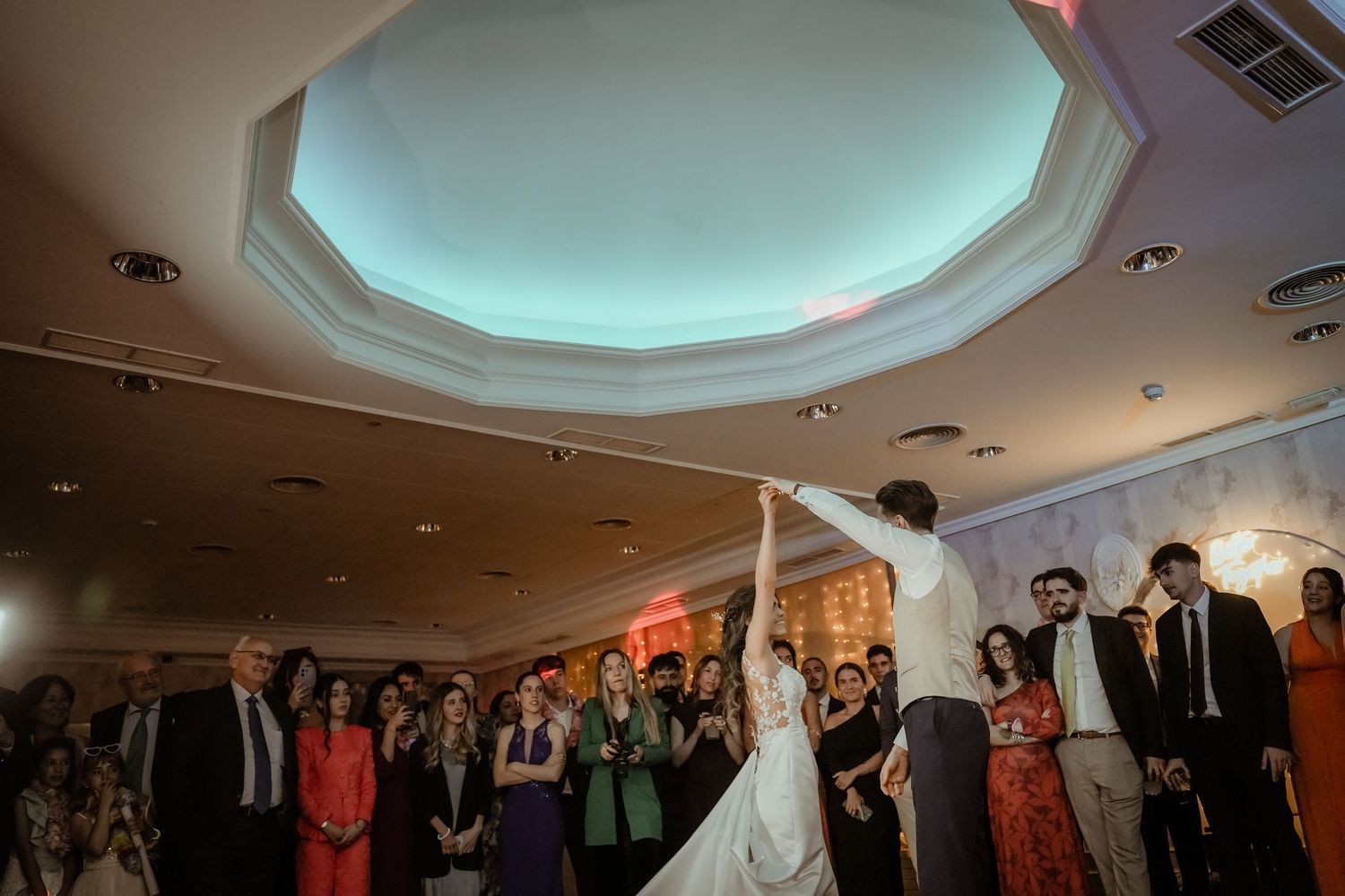 Baile de novios durante la fiesta – fotógrafo de bodas Madrid