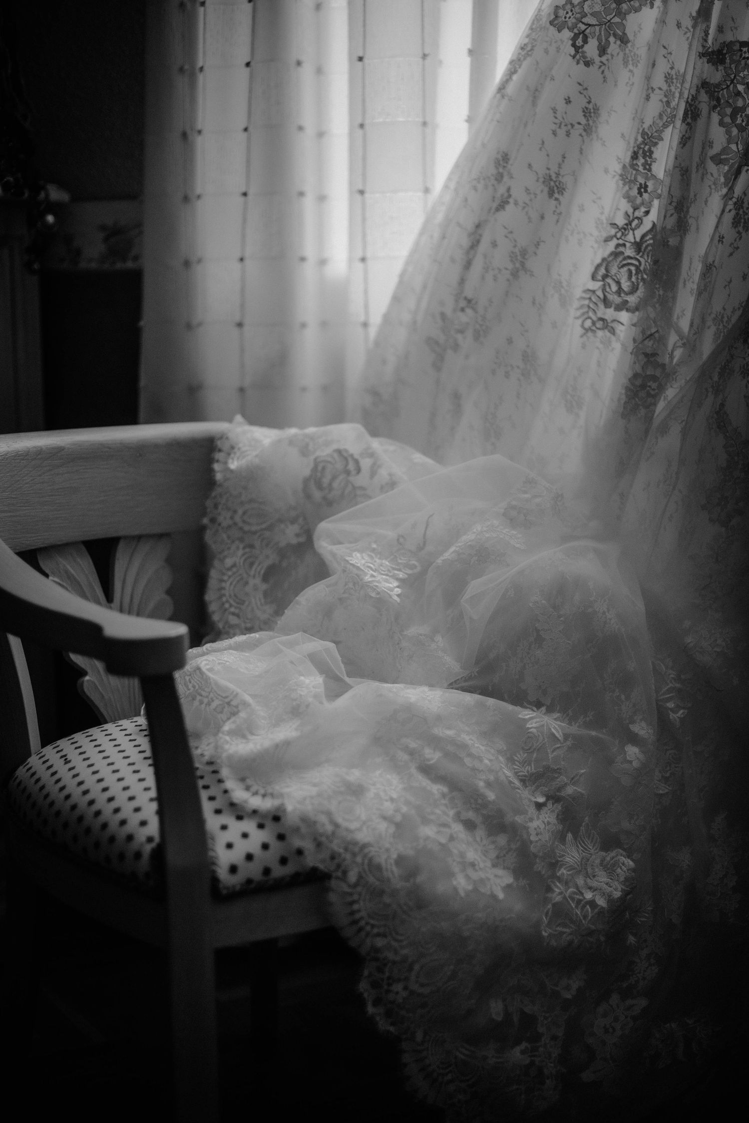Vestido de novia en blanco y negro – fotógrafo de bodas Madrid