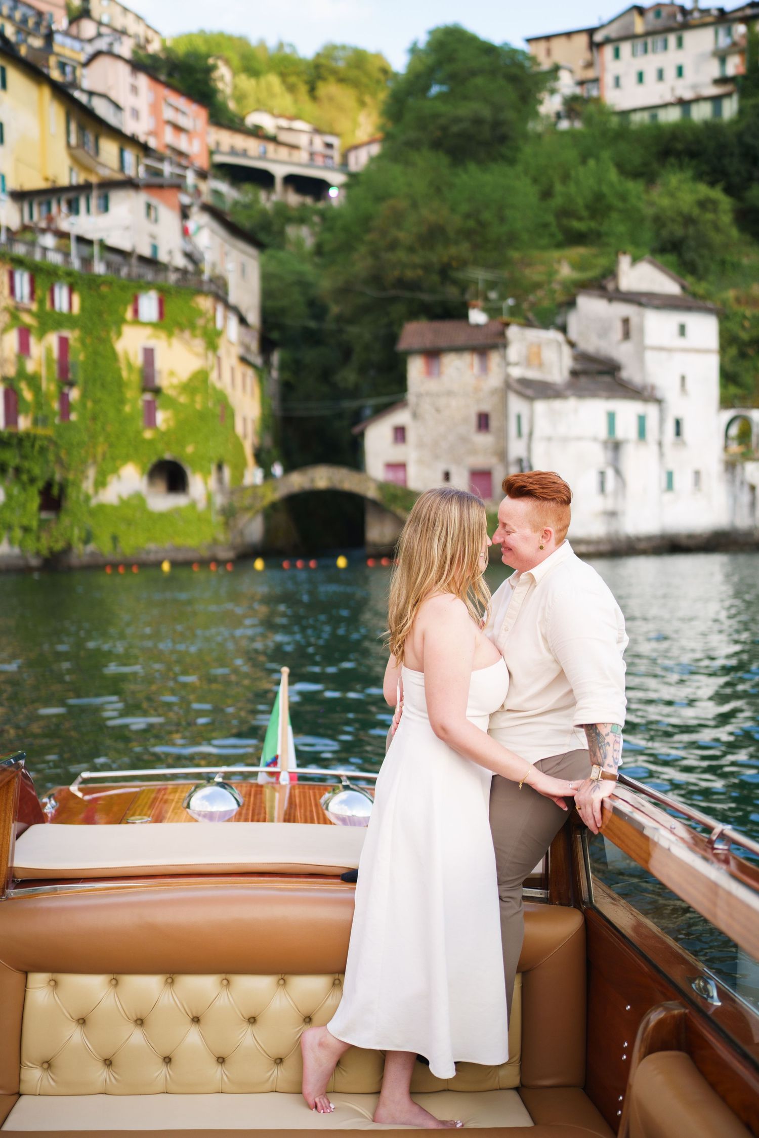 lake como proposal varenna boat romantic couple