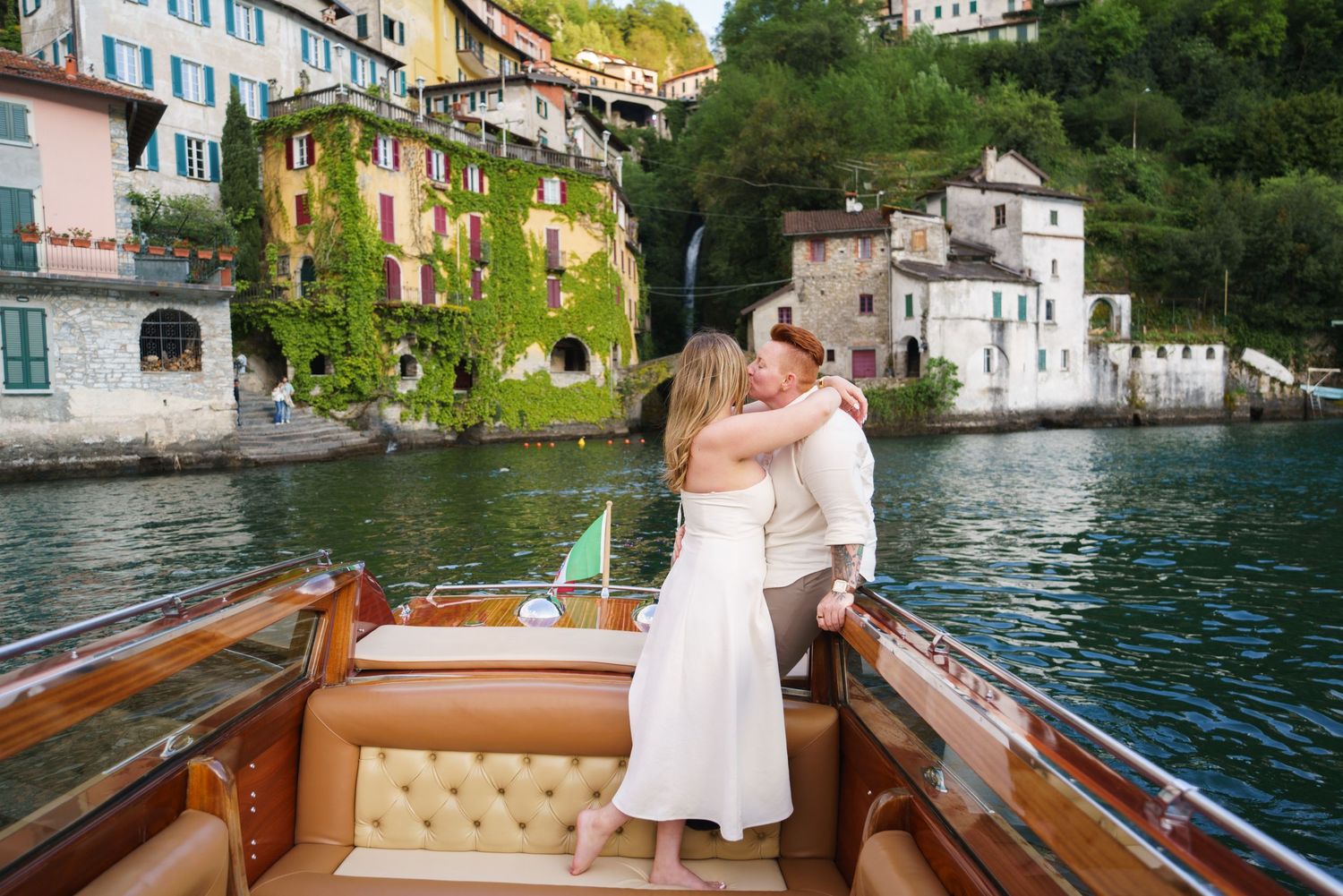 lake como proposal varenna boat romantic couple