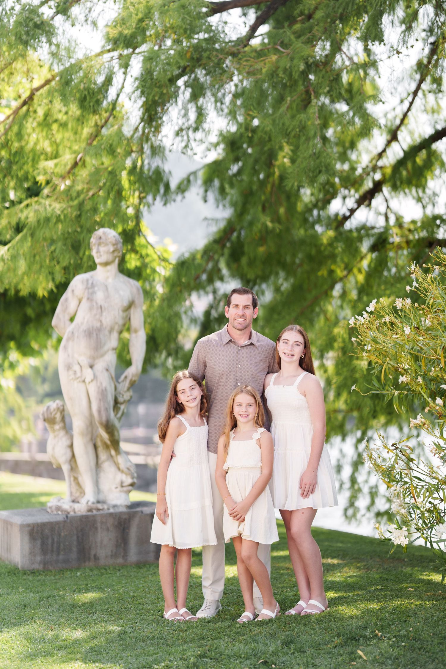 Family photography session at Villa Melzi on Lake Como