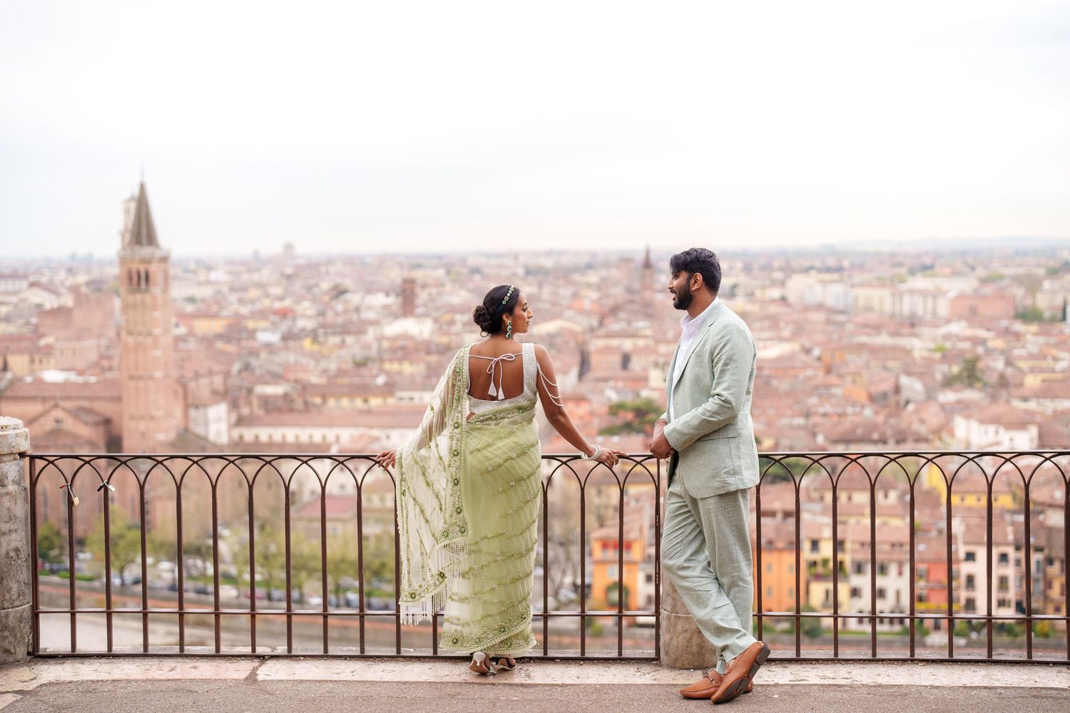 photographer verona romantic couple portrait with panoramic view verona skyline couple photoshoot verona photographer