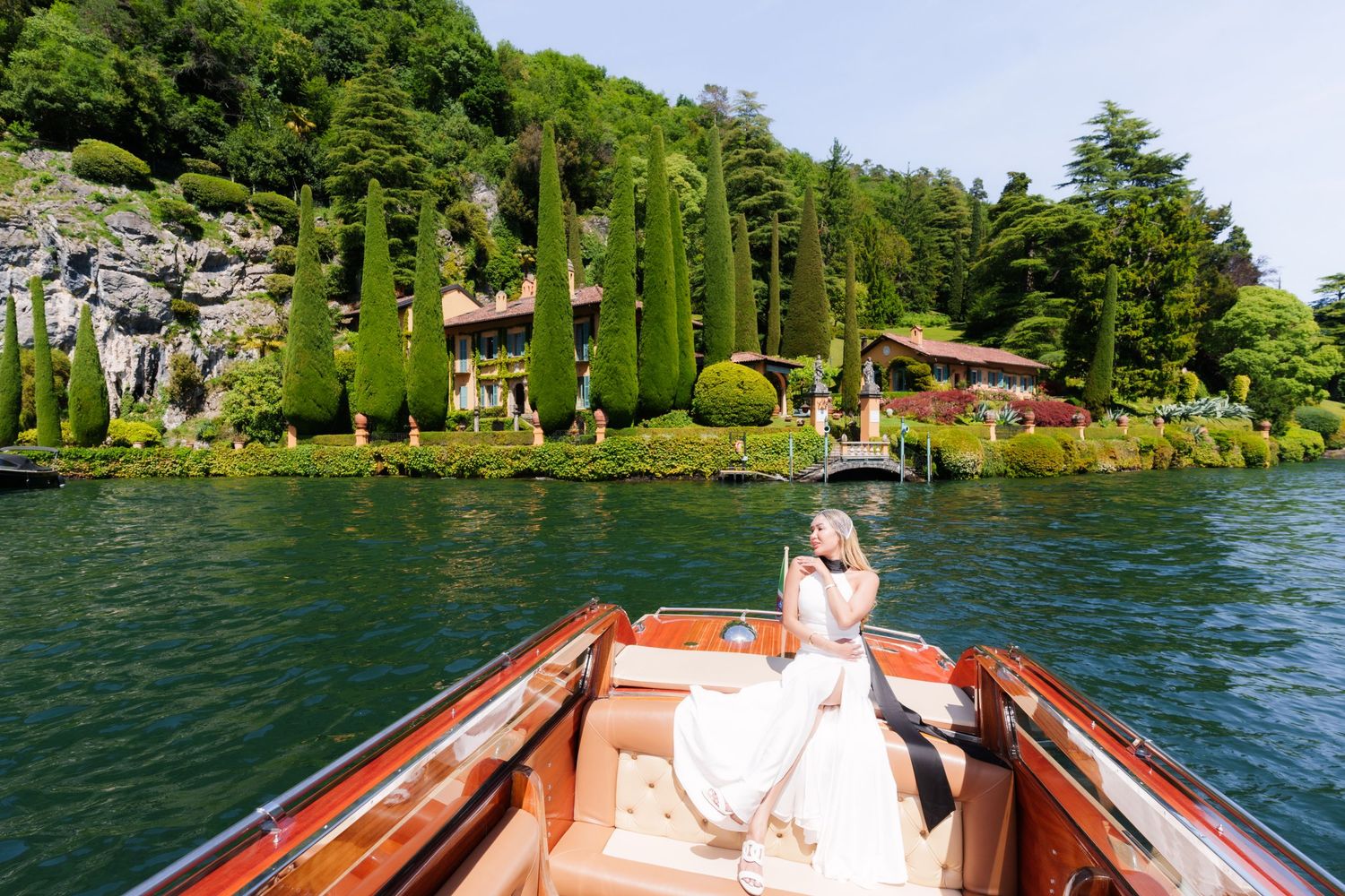 Fashion inspired Lake Como photoshoot with soft Italian colors and luxury styling