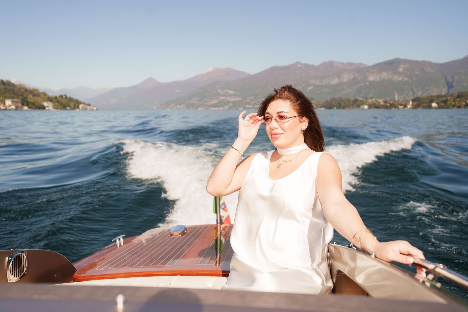 Lake Como photographer maternity session boat