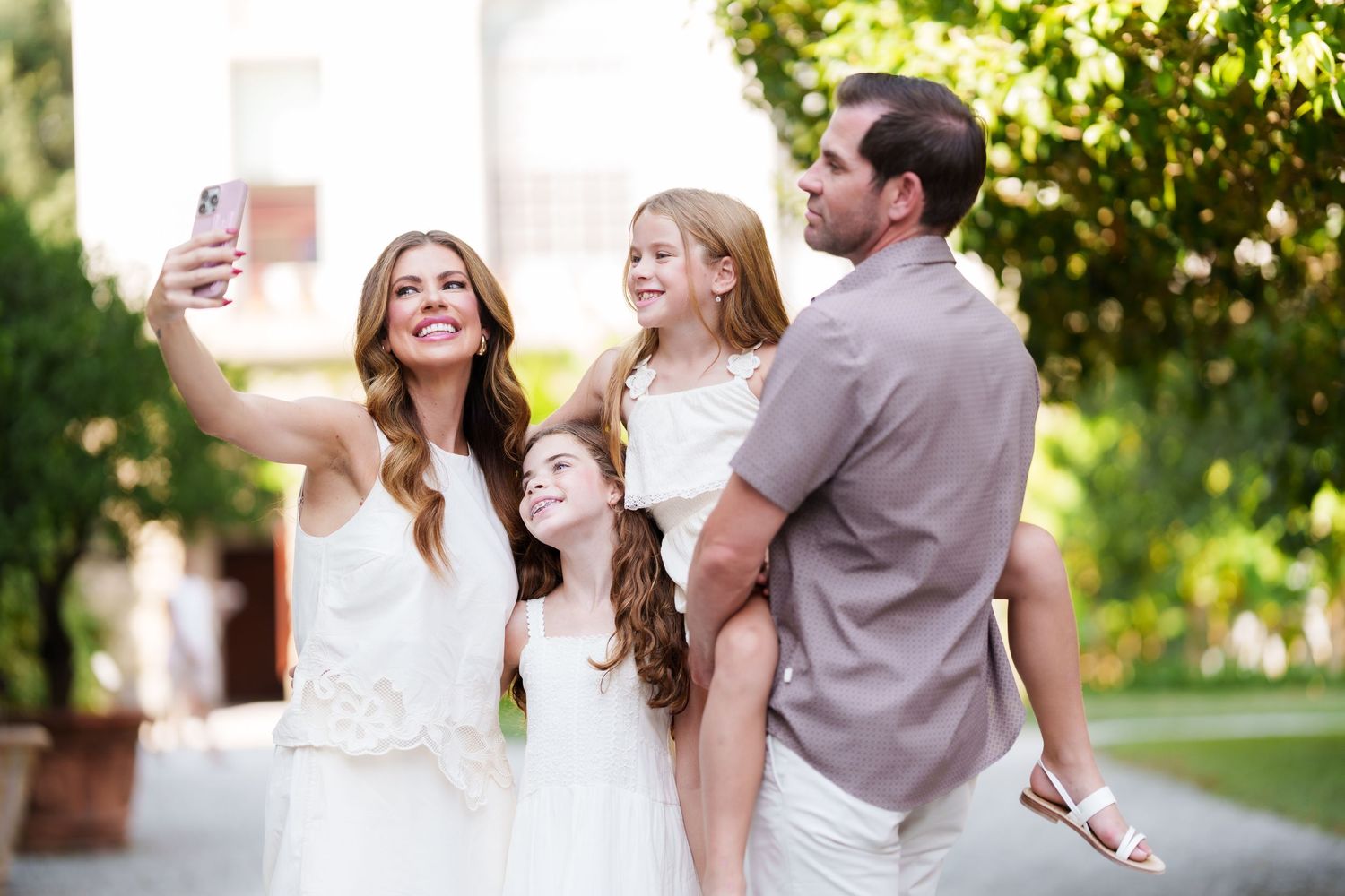 Elegant family portraits at Villa Melzi Lake Como