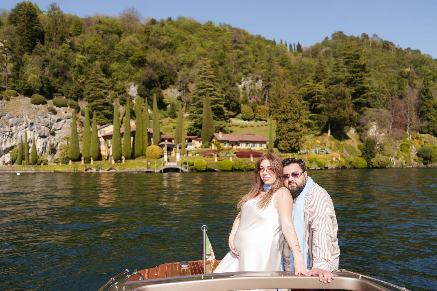 Lake Como photographer maternity session boat