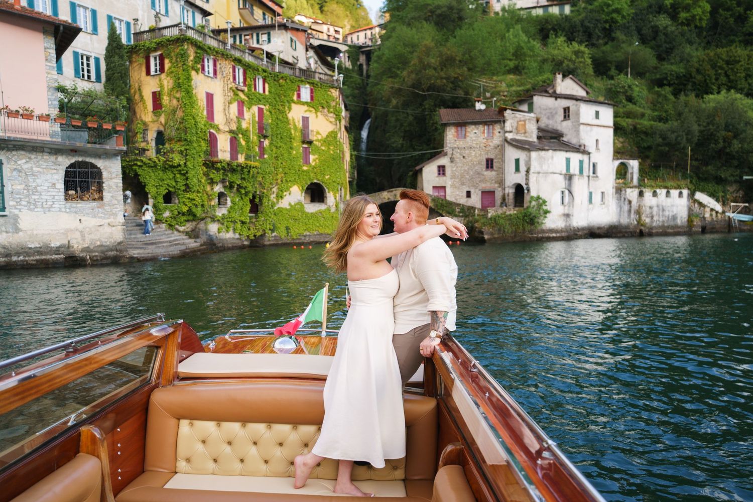 lake como proposal varenna boat romantic couple
