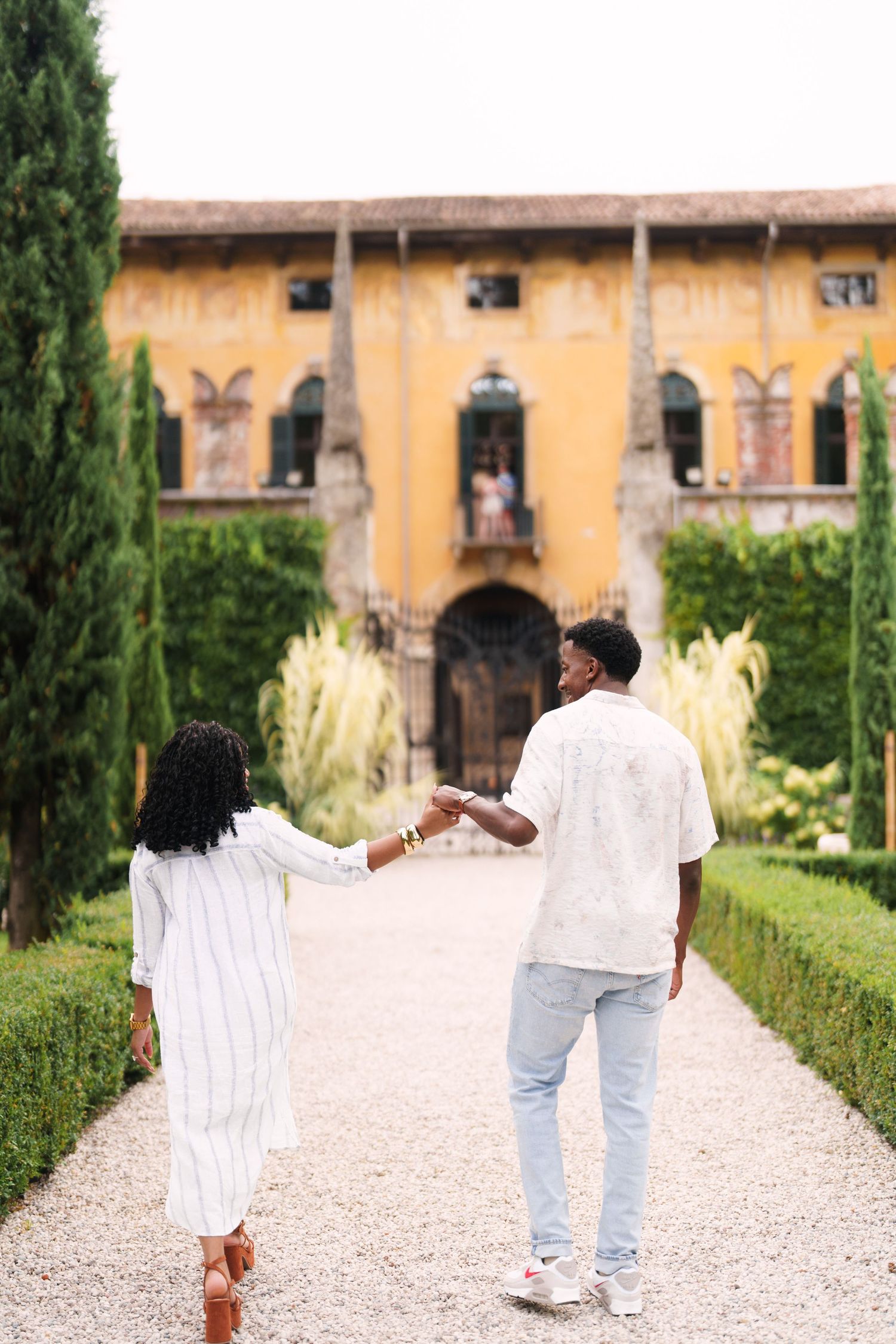 Happy engaged couple at Giardino Giusti Verona photographed by wedding photographer Italy Verona