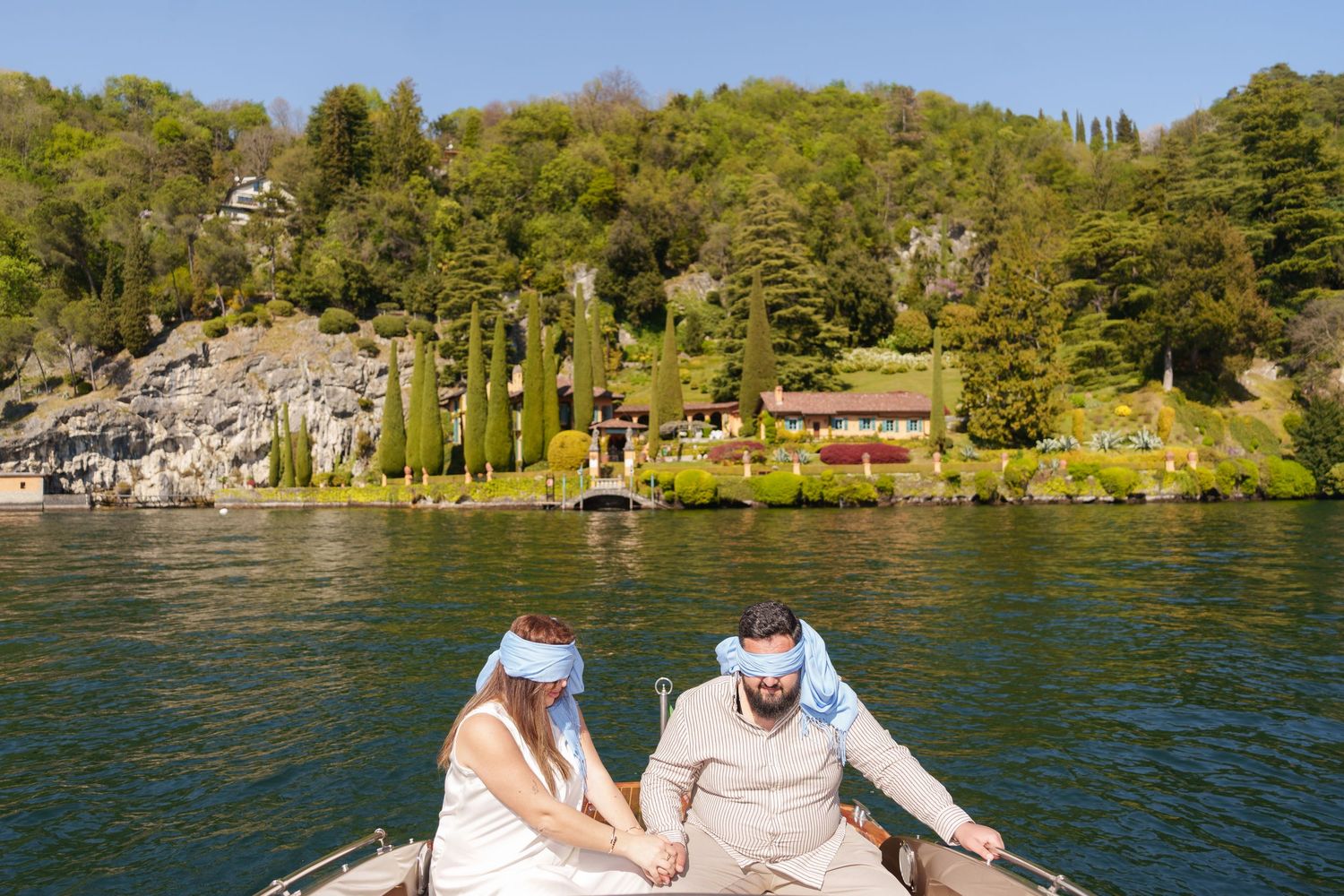 Lake Como photographer maternity session boat
