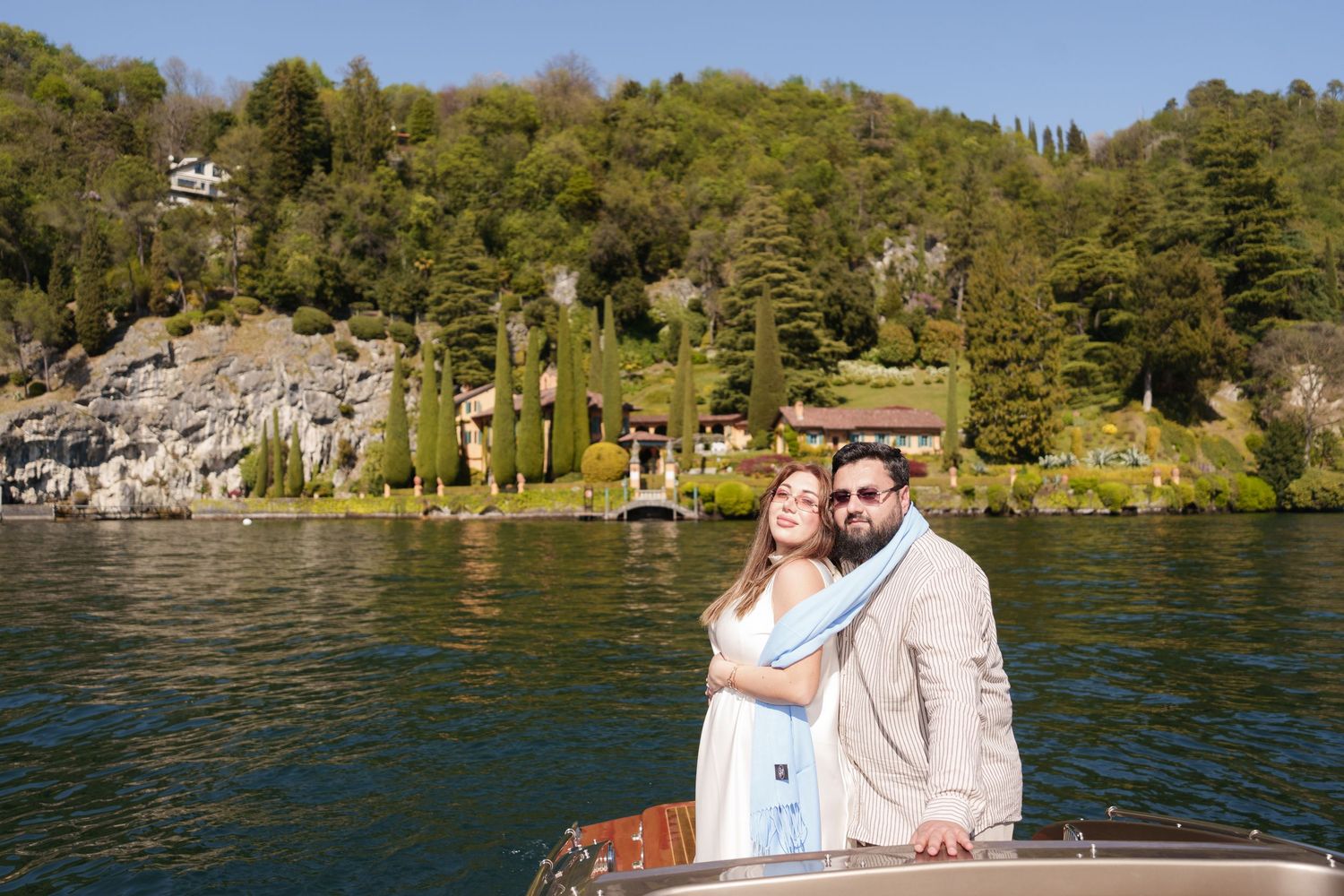 Lake Como photographer maternity session boat
