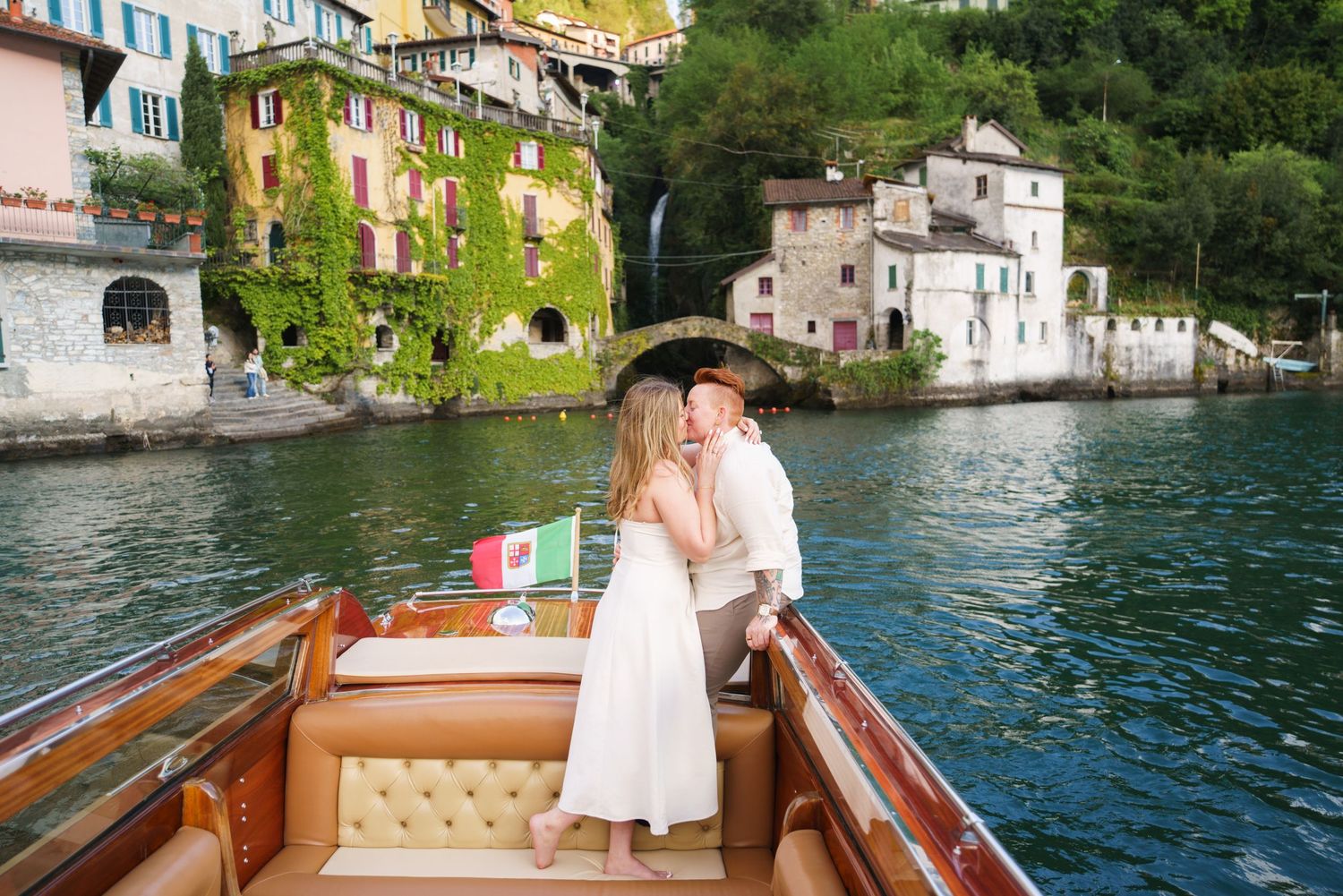 lake como proposal varenna boat romantic couple