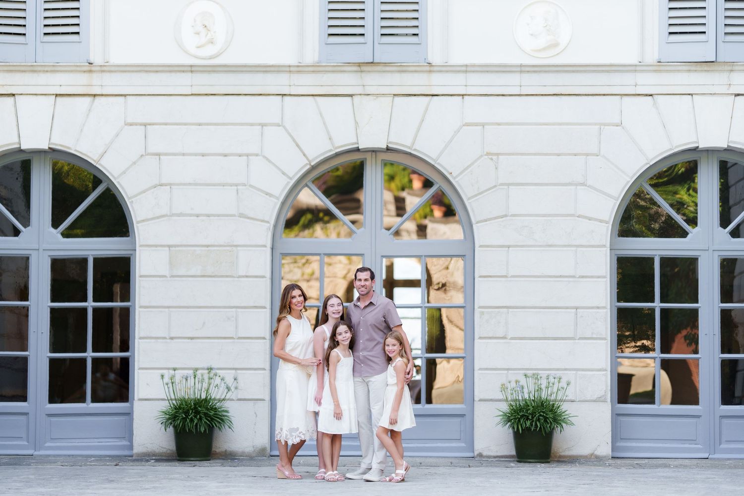 Elegant family portraits at Villa Melzi Lake Como