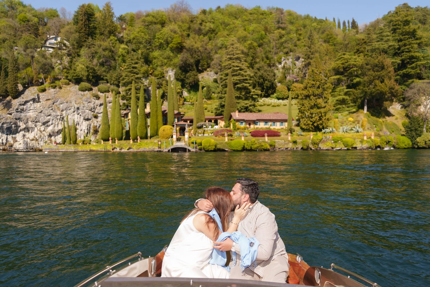 Lake Como photographer maternity session boat