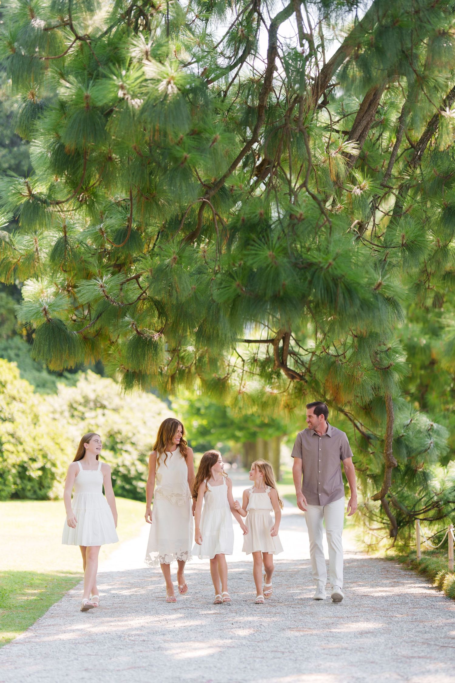 Elegant family portraits at Villa Melzi Lake Como