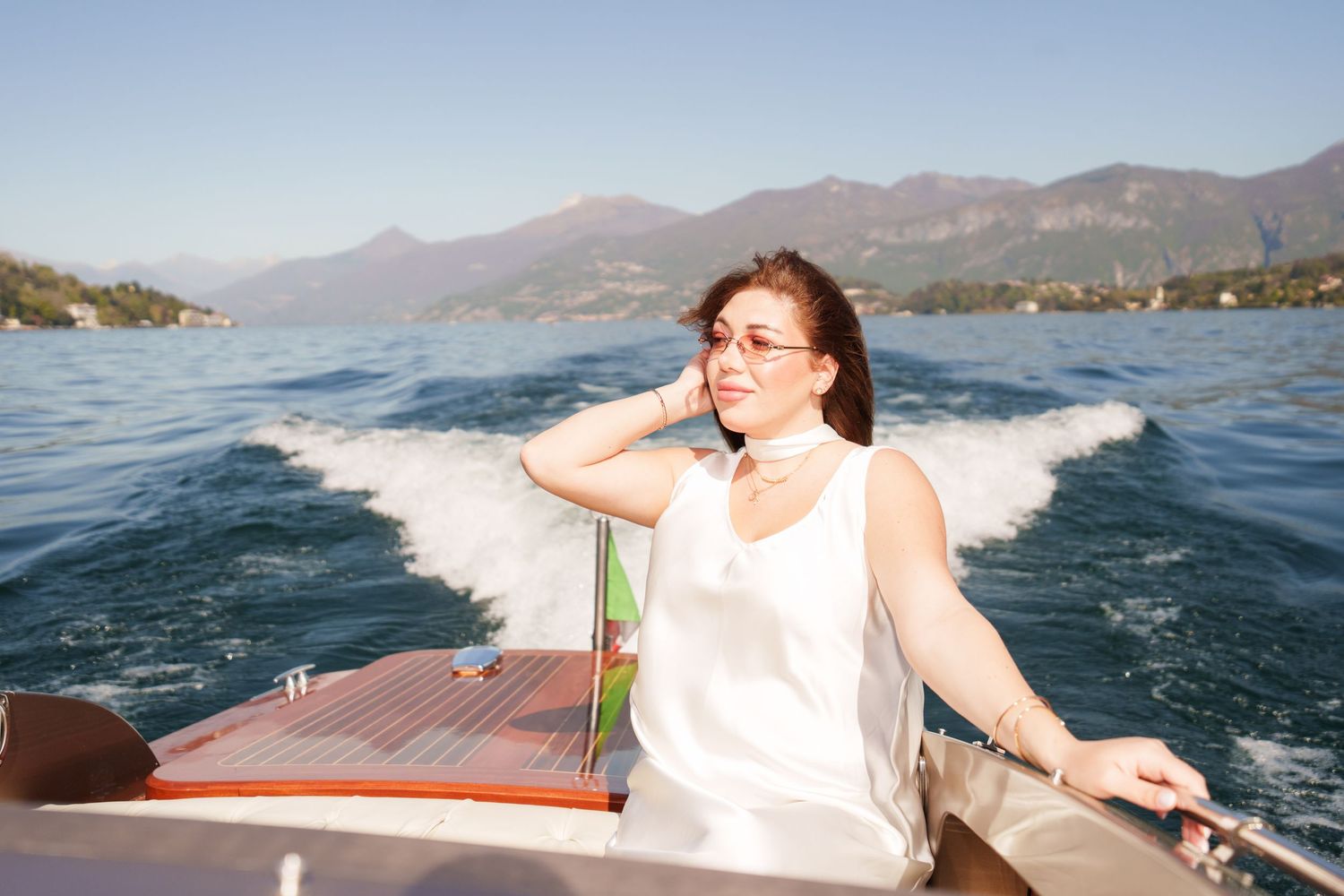 Lake Como photographer maternity session boat
