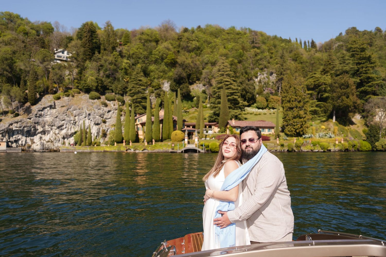 Lake Como photographer maternity session boat