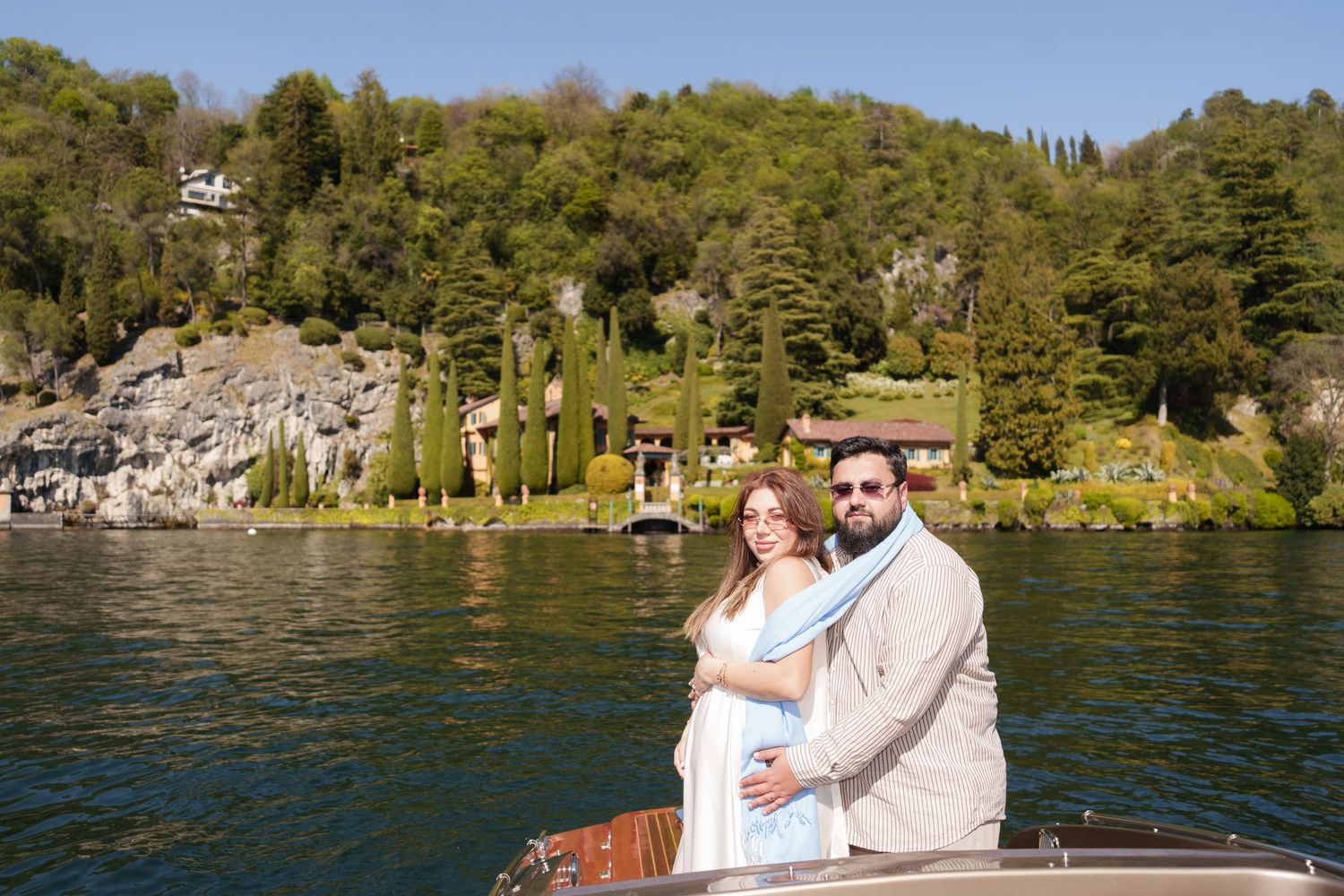 Lake Como photographer maternity session boat