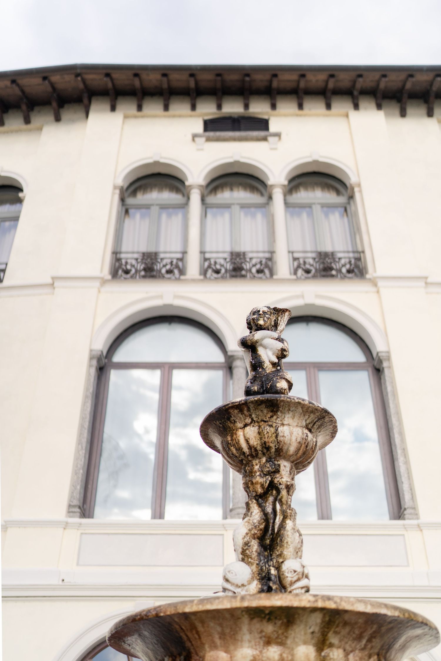 engagement photographer villa monastero