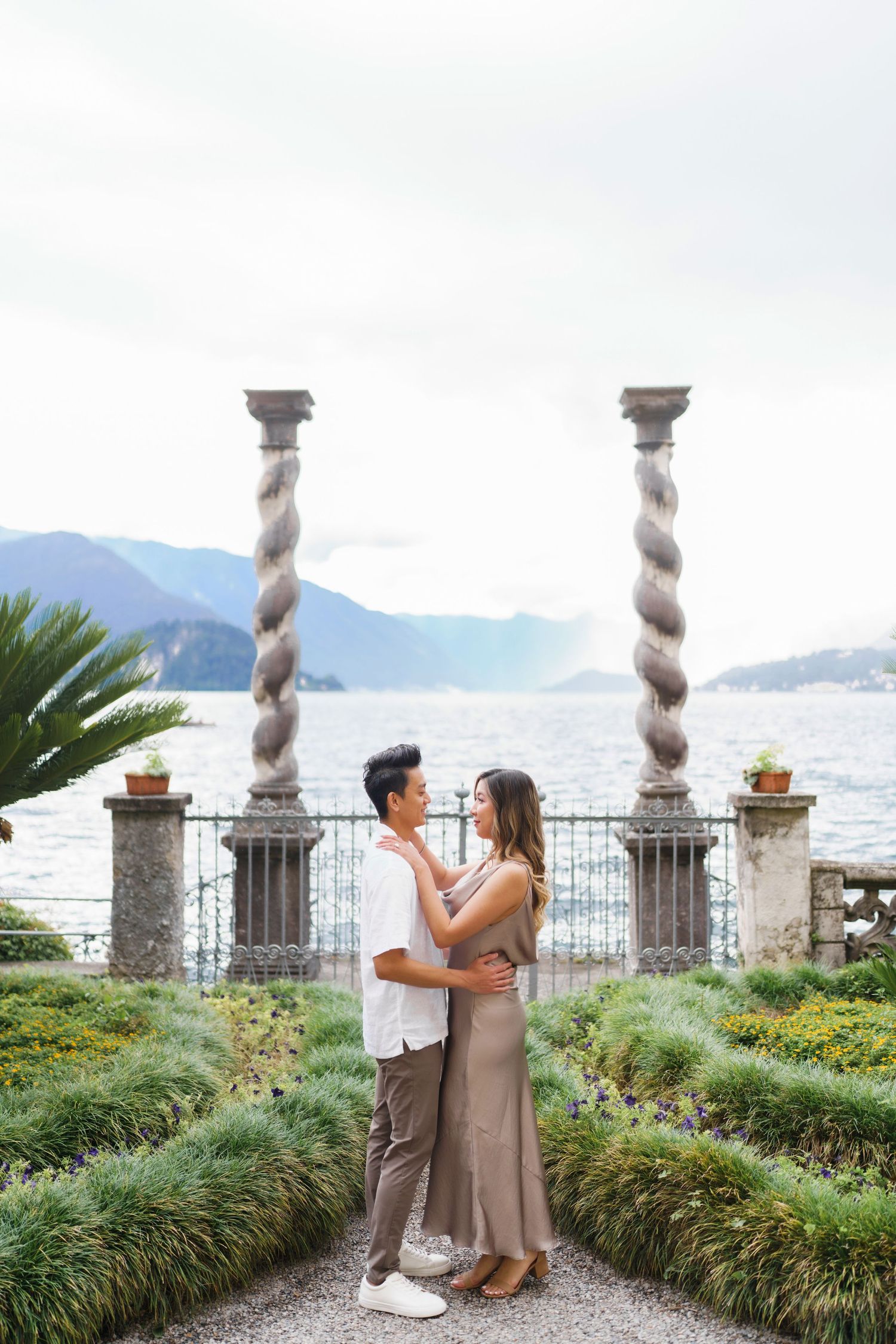engagement photographer villa monastero