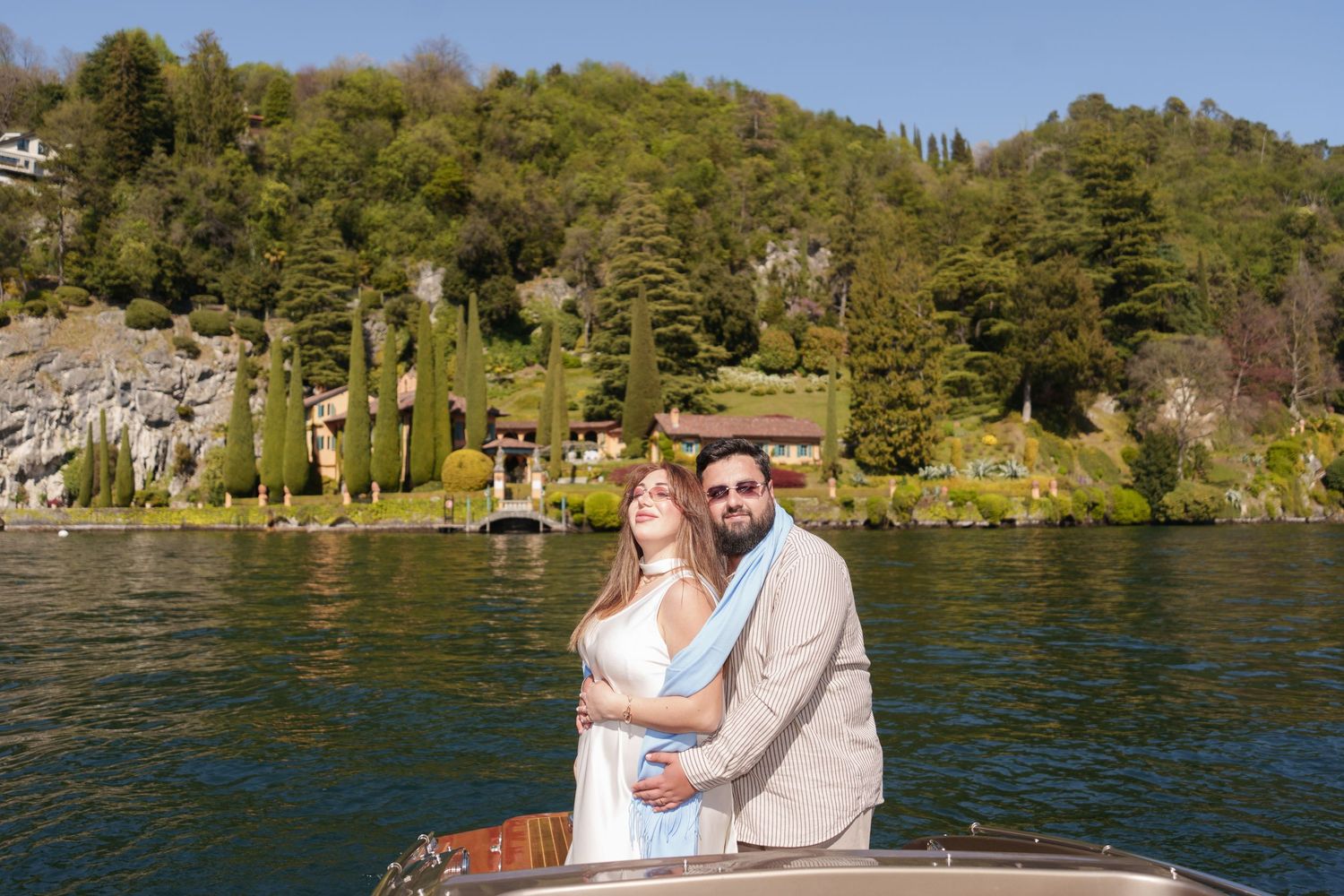 Lake Como photographer maternity session boat
