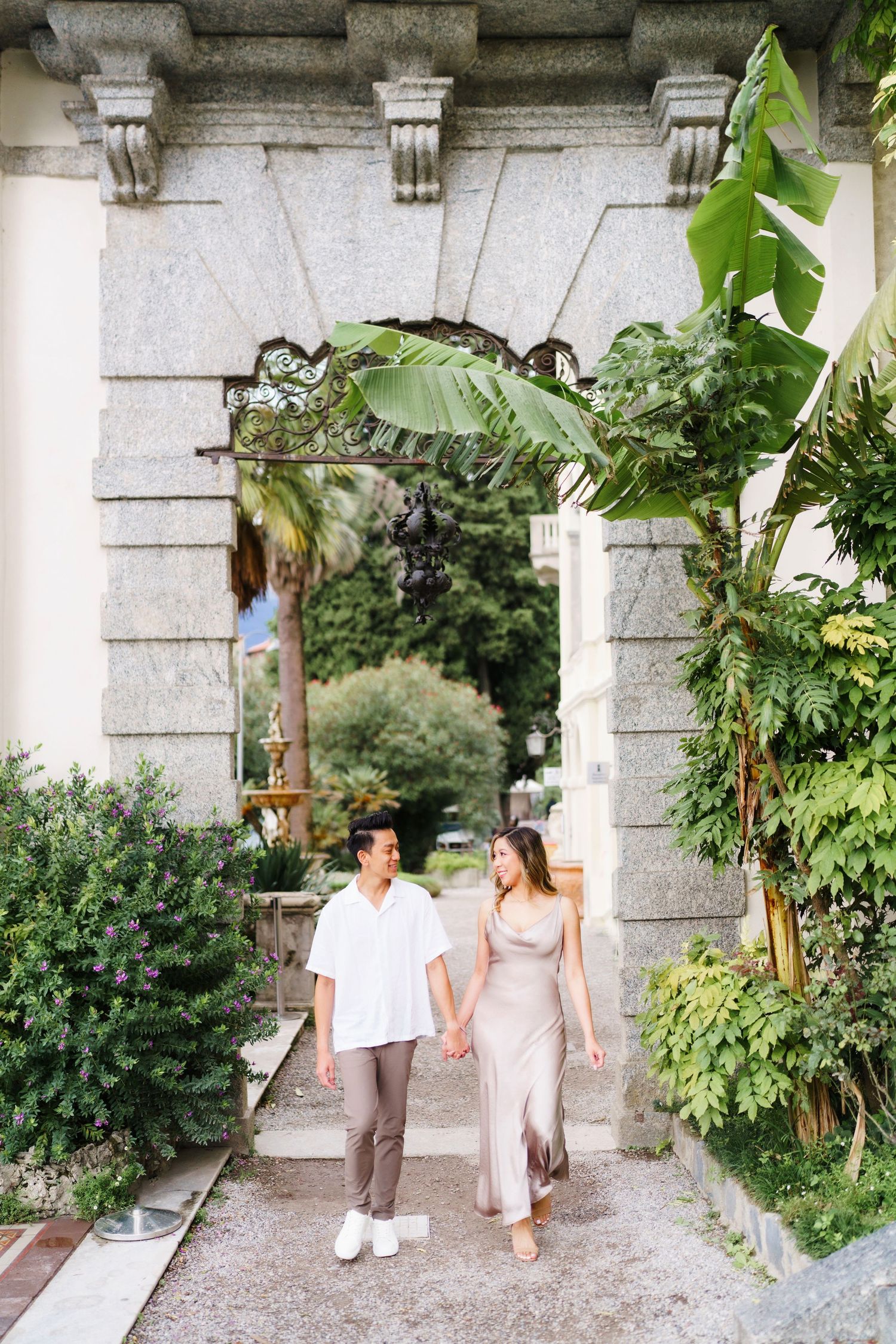 engagement photographer villa monastero