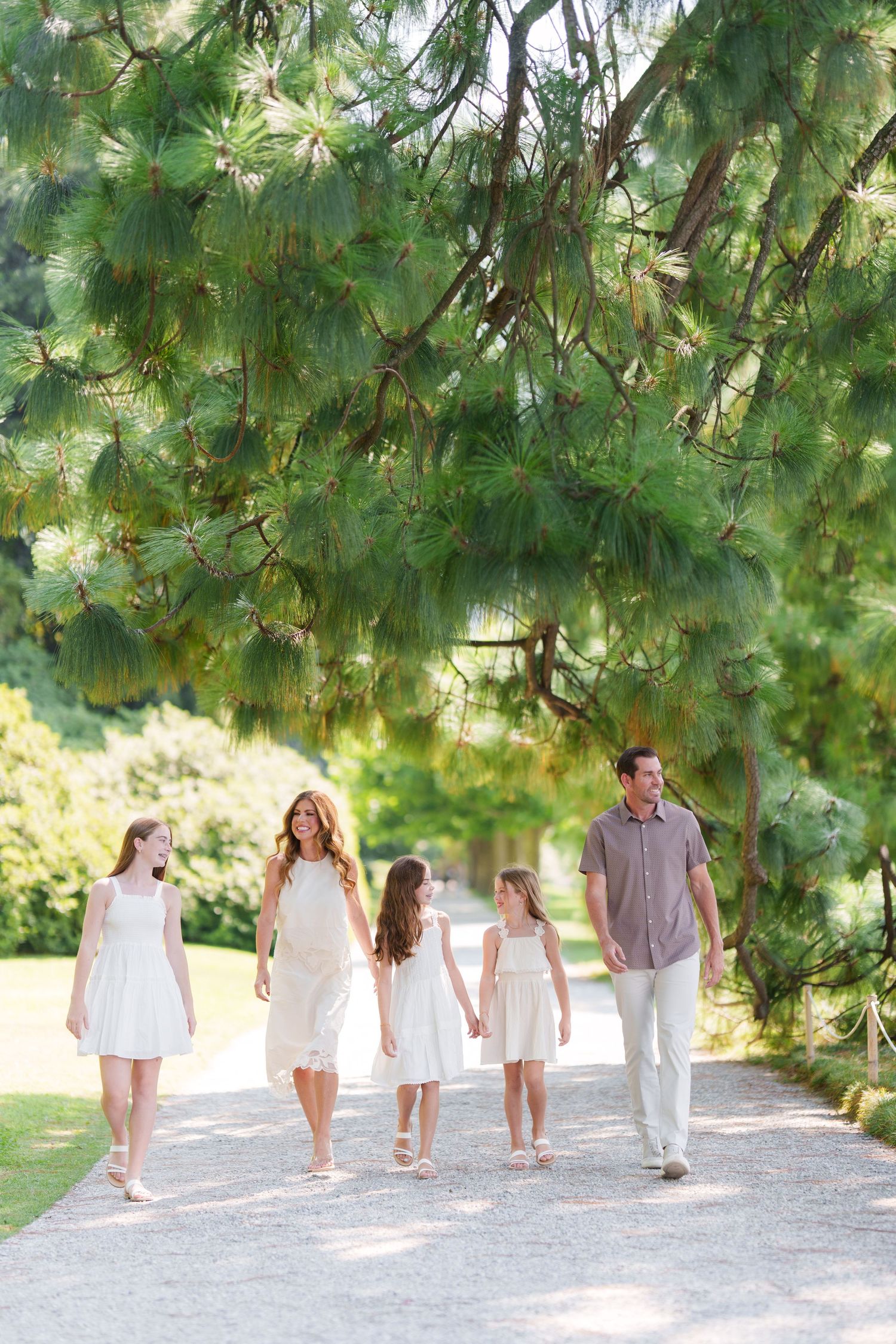 Elegant family portraits at Villa Melzi Lake Como