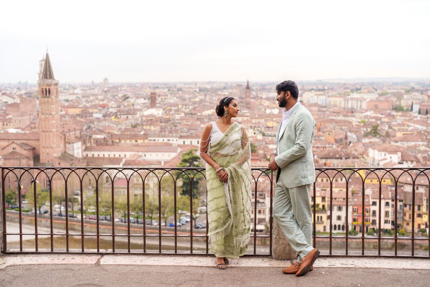 photographer verona romantic couple portrait with panoramic view verona skyline couple photoshoot verona photographer