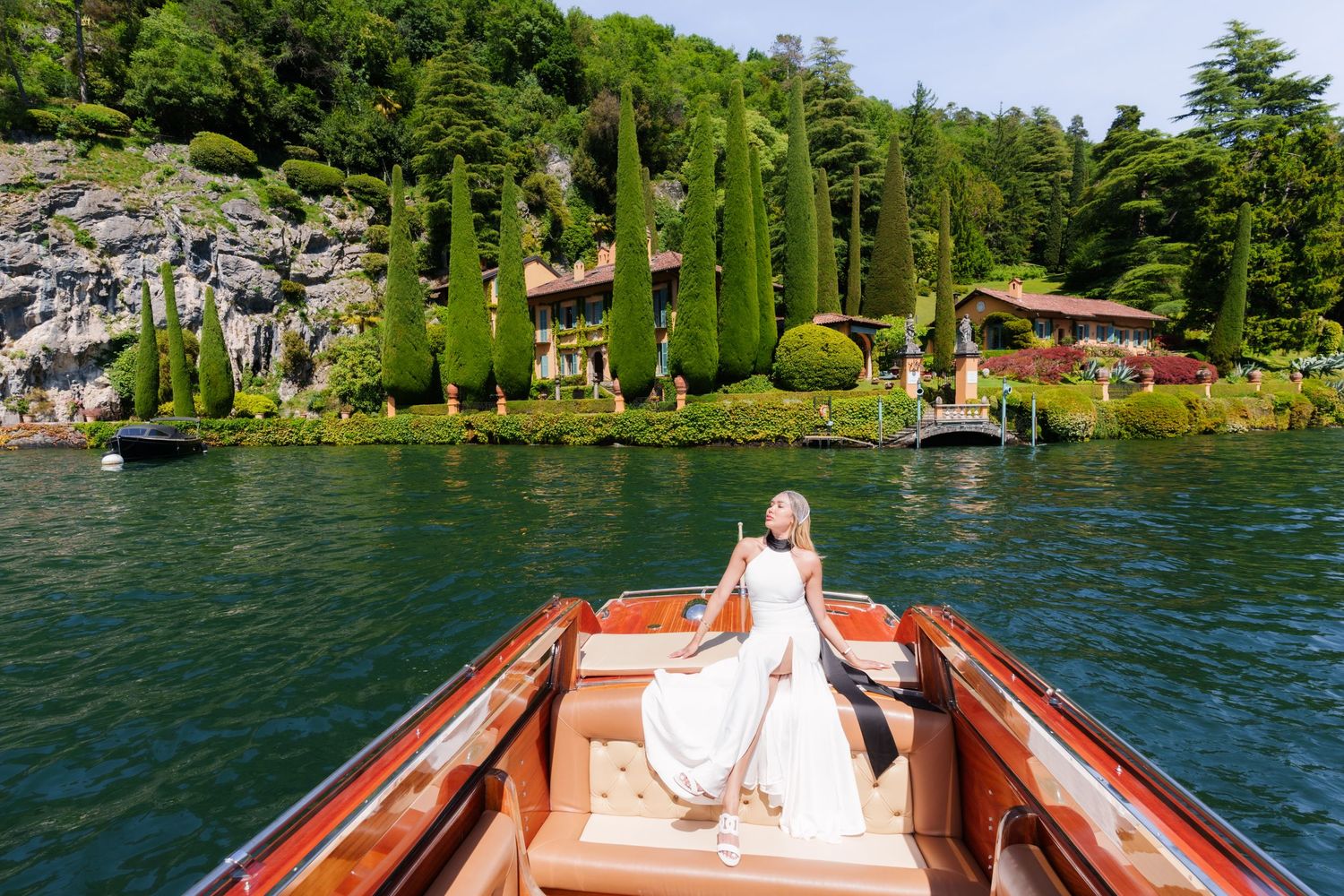 Fashion inspired Lake Como photoshoot with soft Italian colors and luxury styling