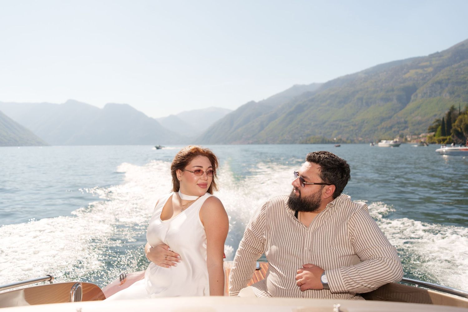 Lake Como photographer maternity session boat
