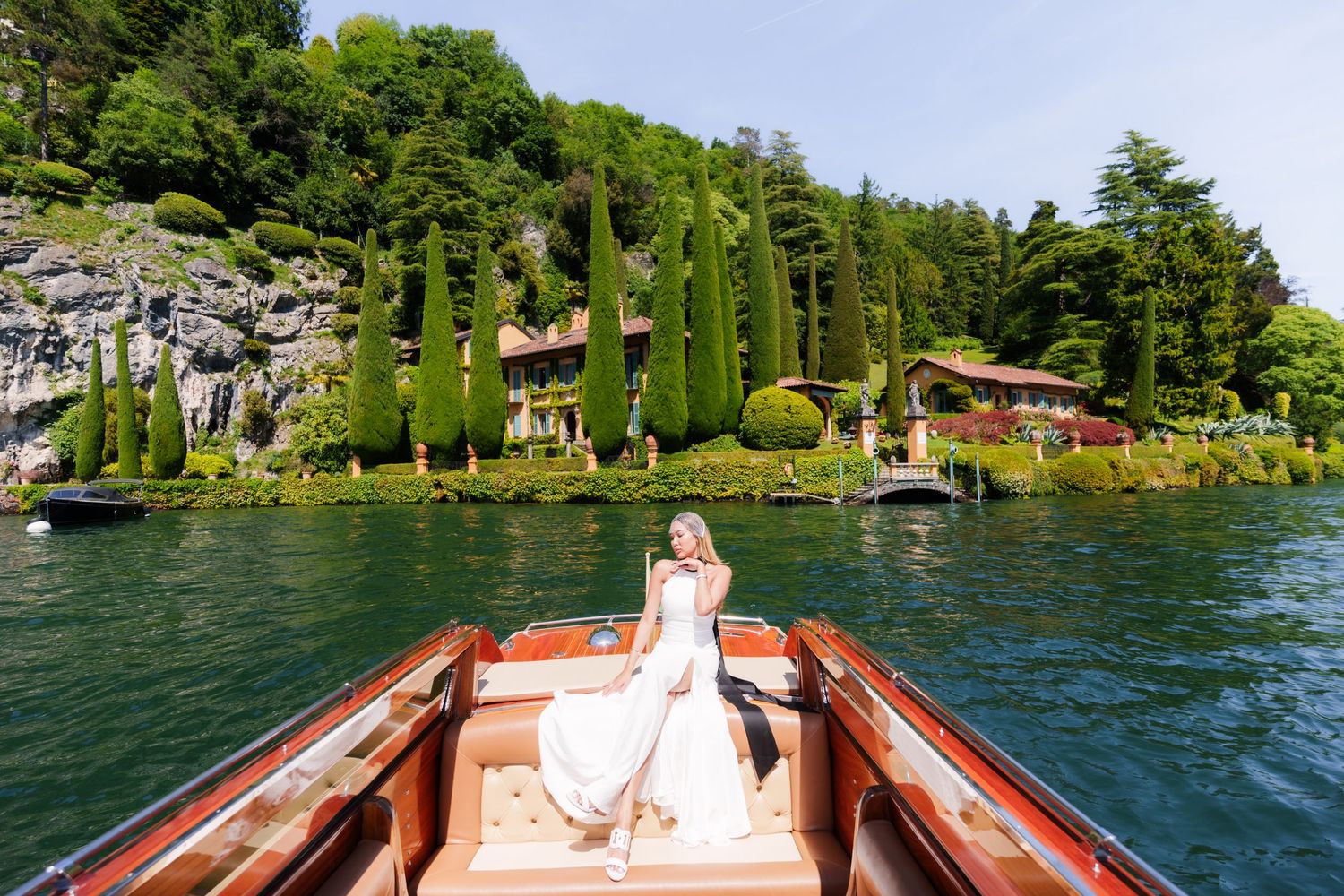 Fashion inspired Lake Como photoshoot with soft Italian colors and luxury styling