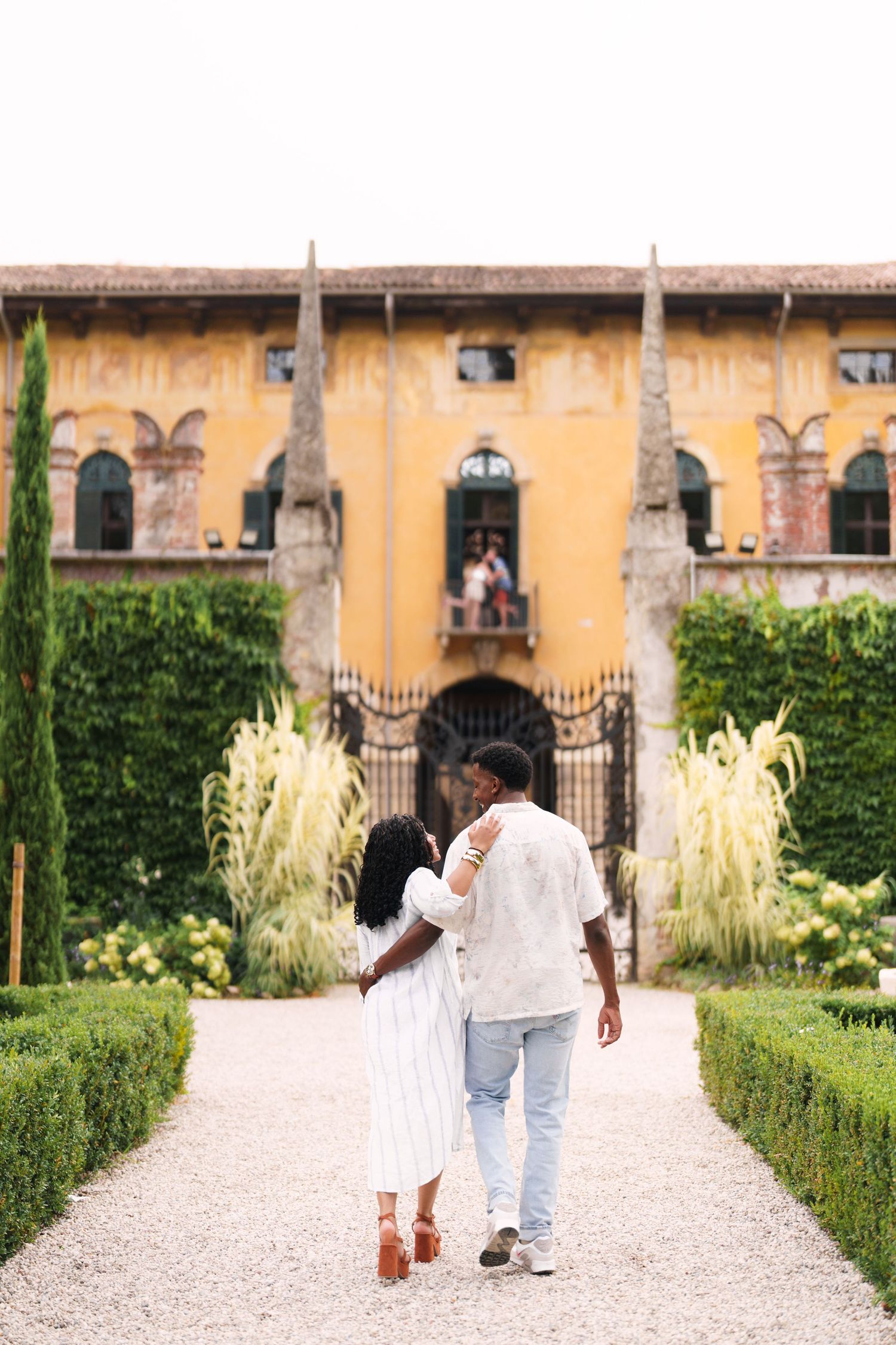 Happy engaged couple at Giardino Giusti Verona photographed by wedding photographer Italy Verona