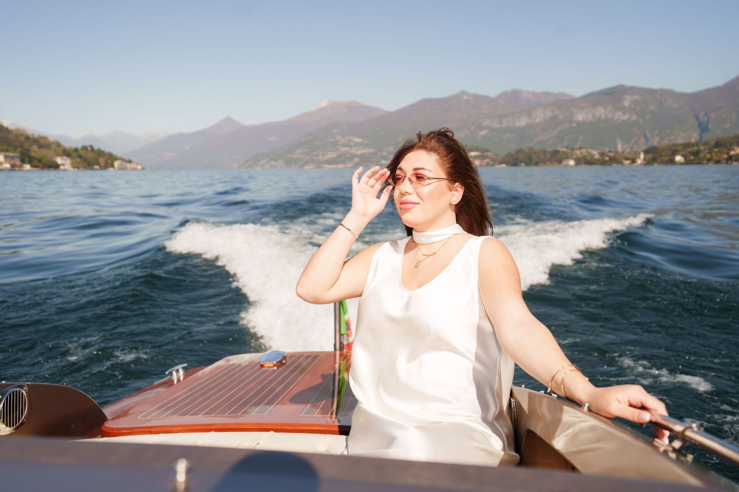 Lake Como photographer maternity session boat