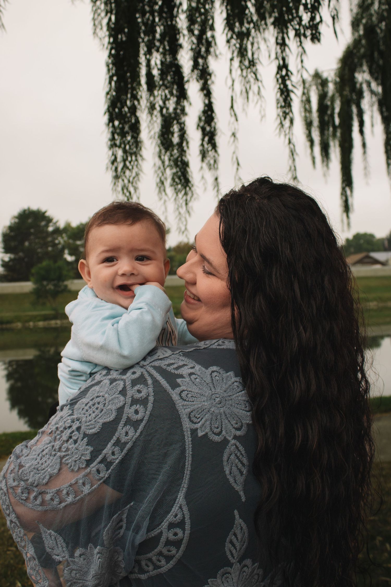 willow trees by the water mom and son photos photography