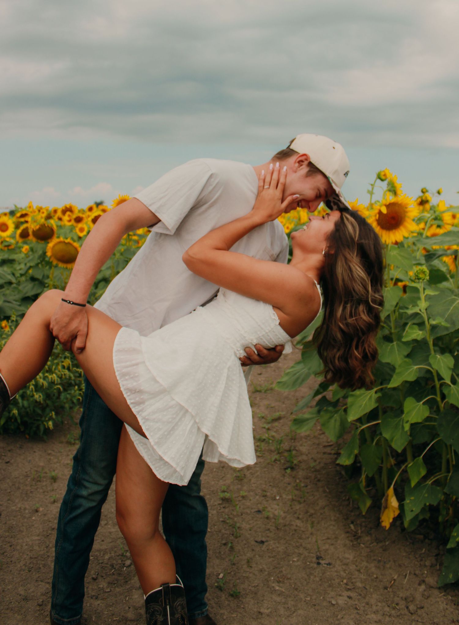 sunflower couple photos