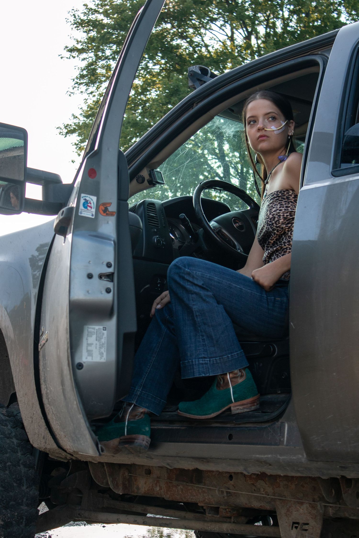 girl truck portrait photo session senior photos