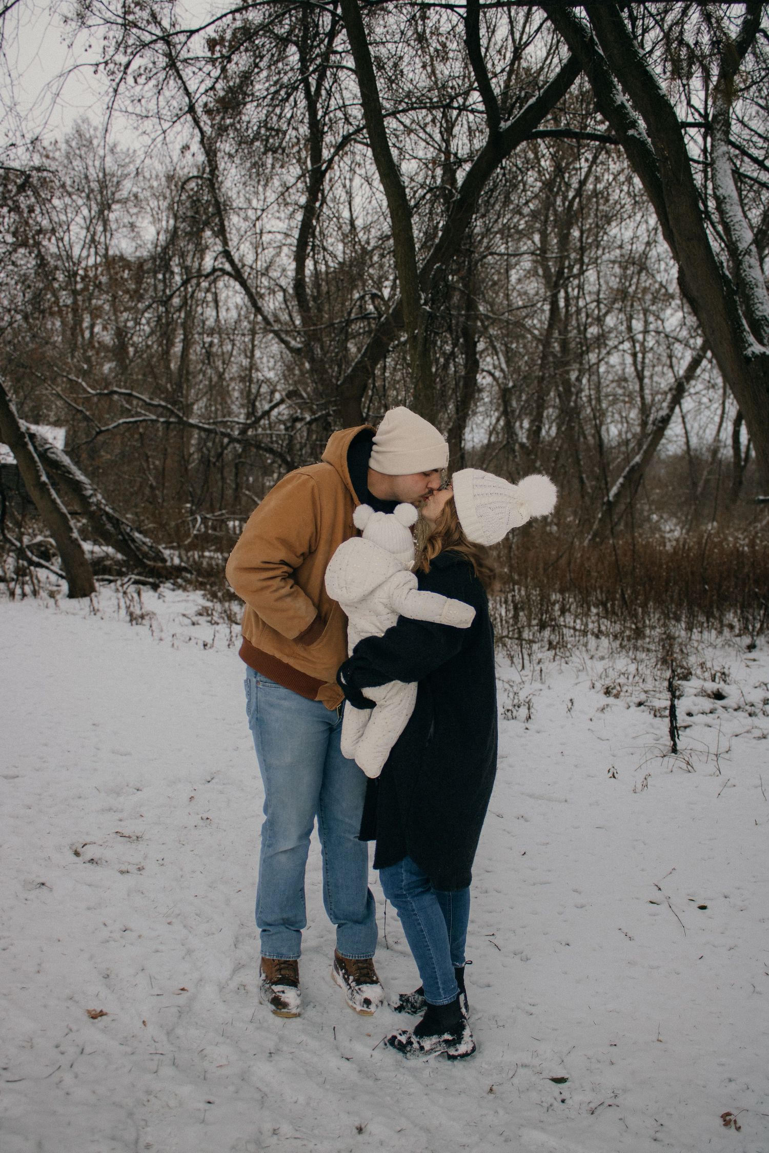 winter family photos photoshoot winter family of three