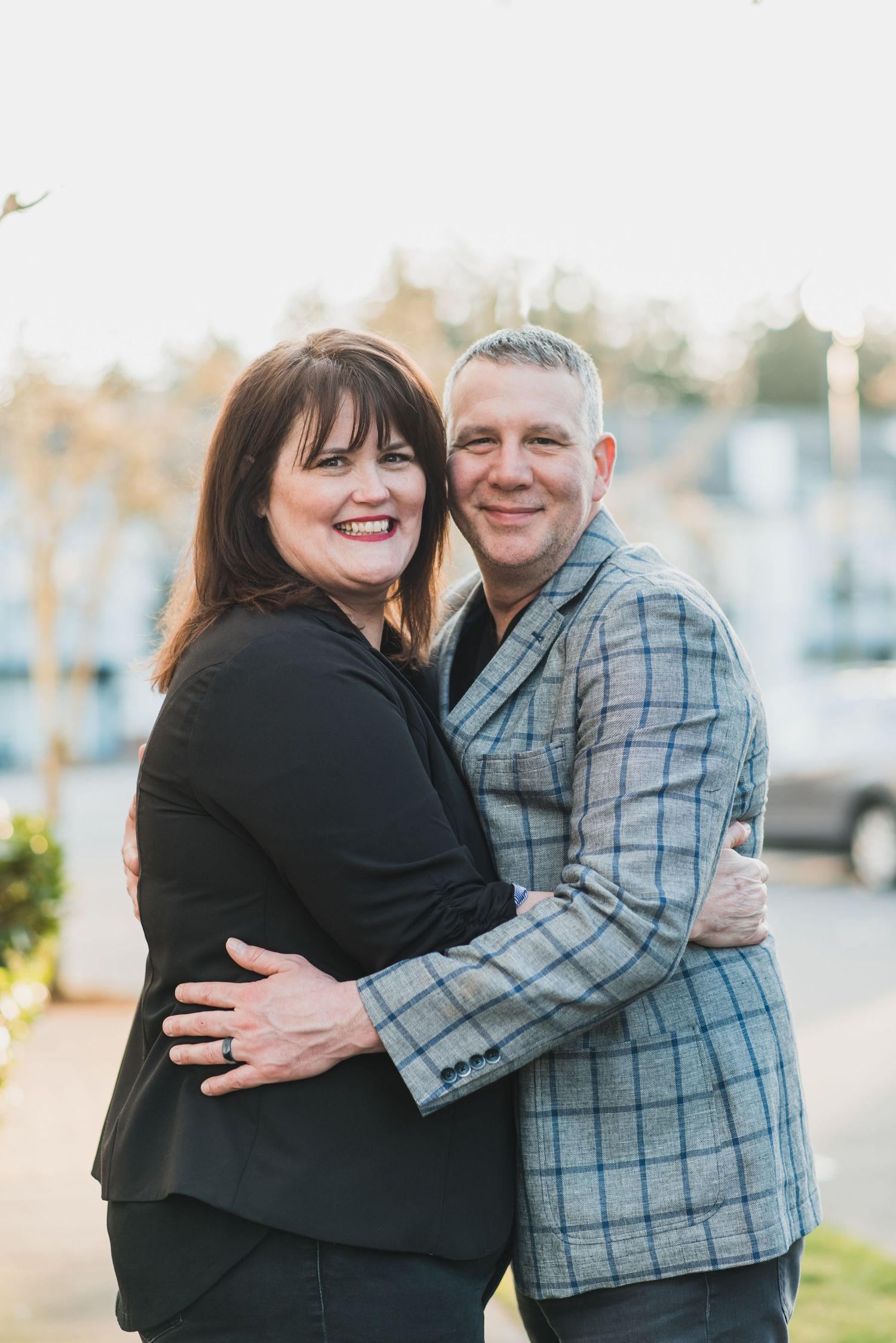 Mukilteo couple embracing