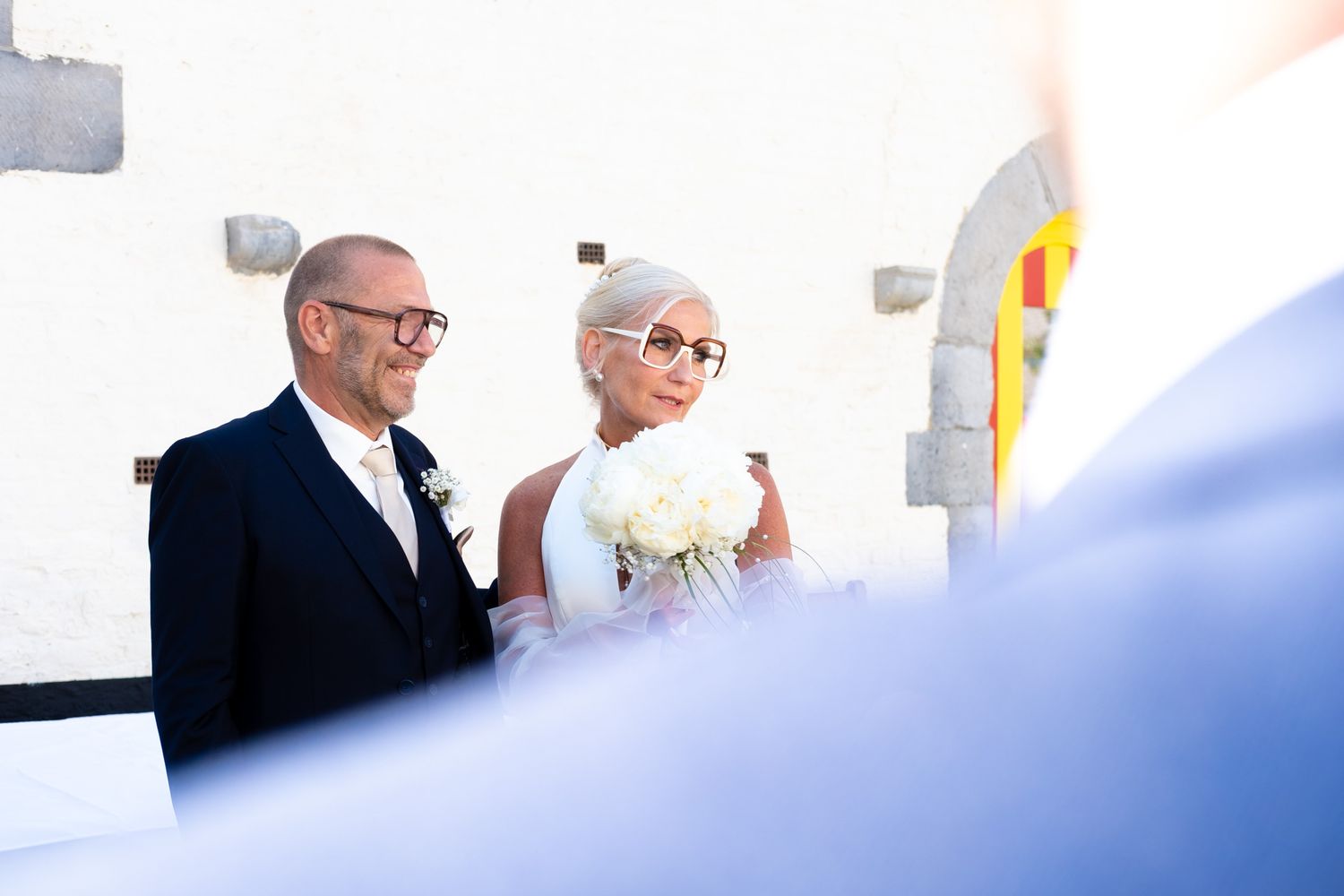Photographie de mariage en exterieur des deux futurs mariés après la découverte par le photographe professionel Jérémie Botte.