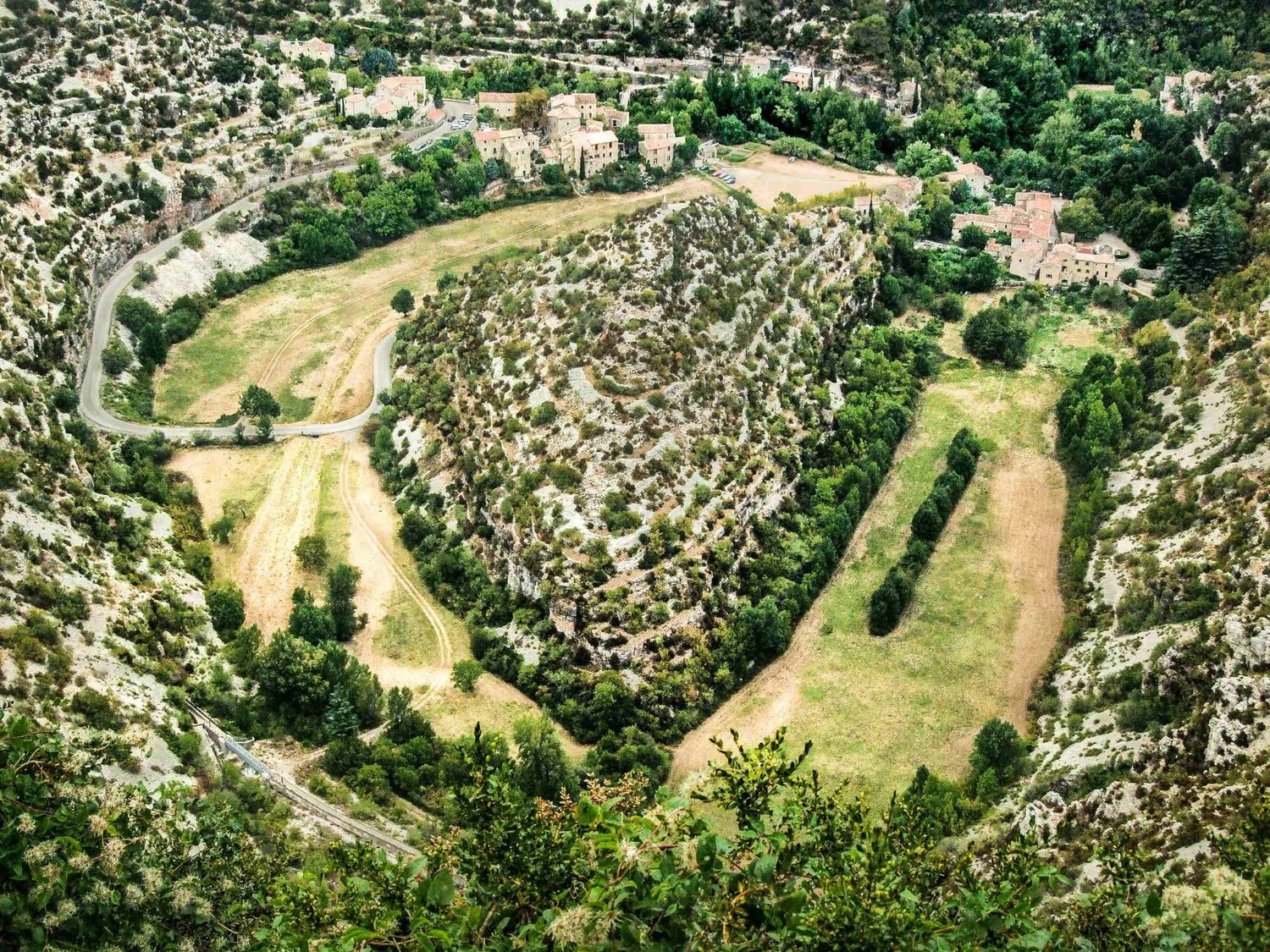 Vue aérienne du Cirque de Navacelles en France par Jérémie Botte.