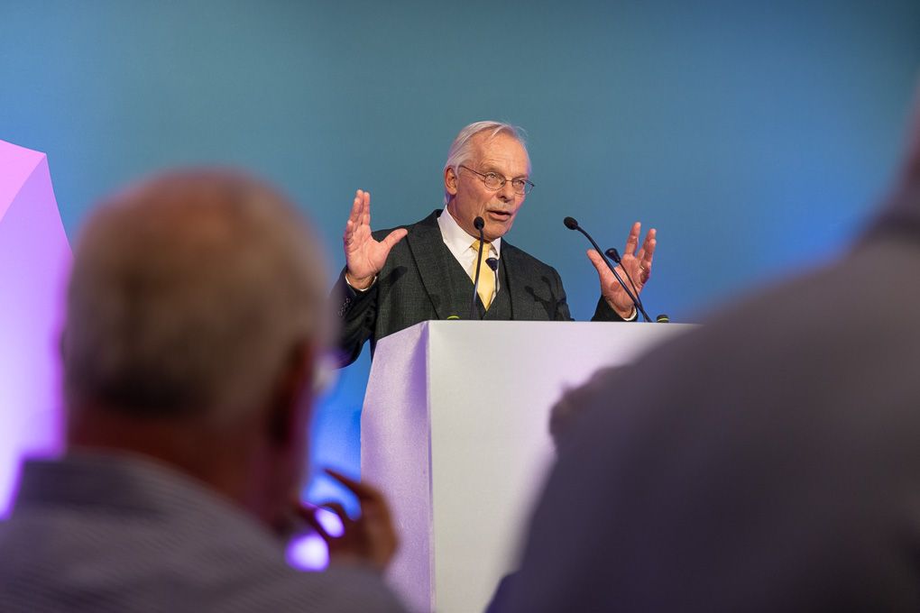 RHS event photographer documenting award winners for press use